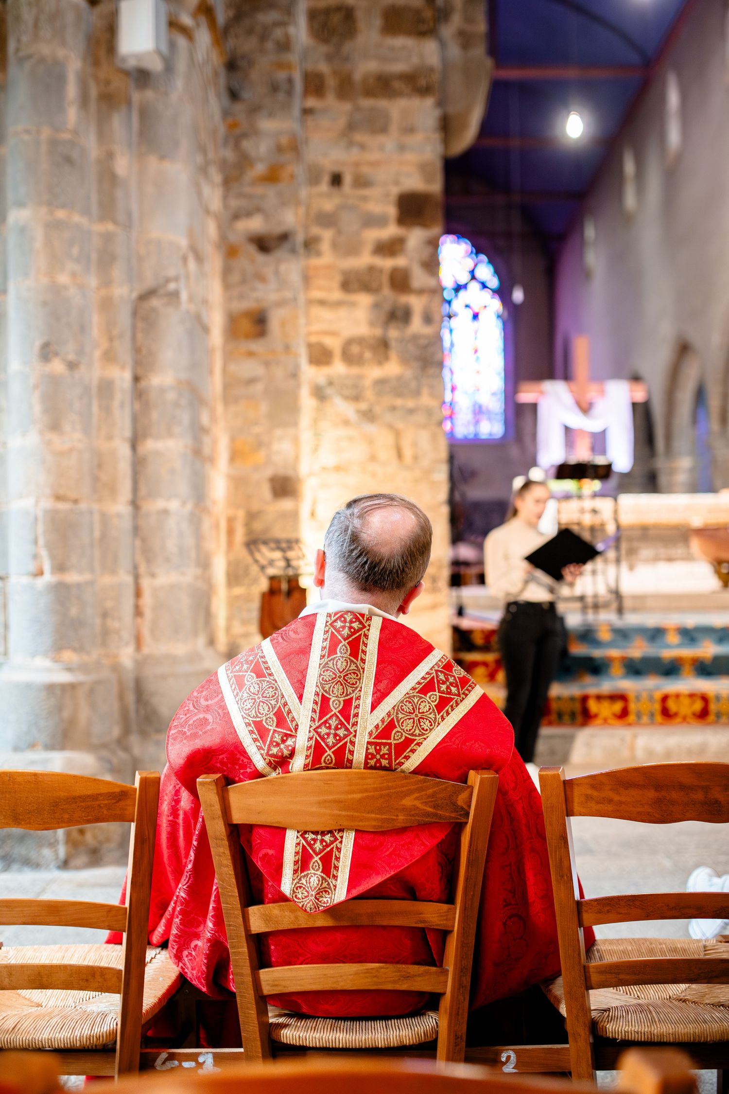 prêtre baptême