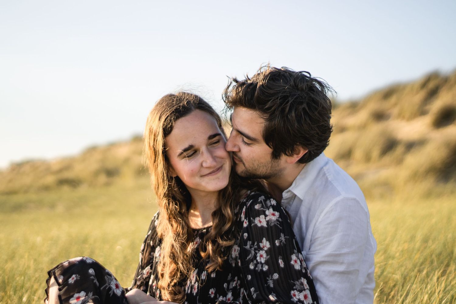 Photo de couple dune plage bisous