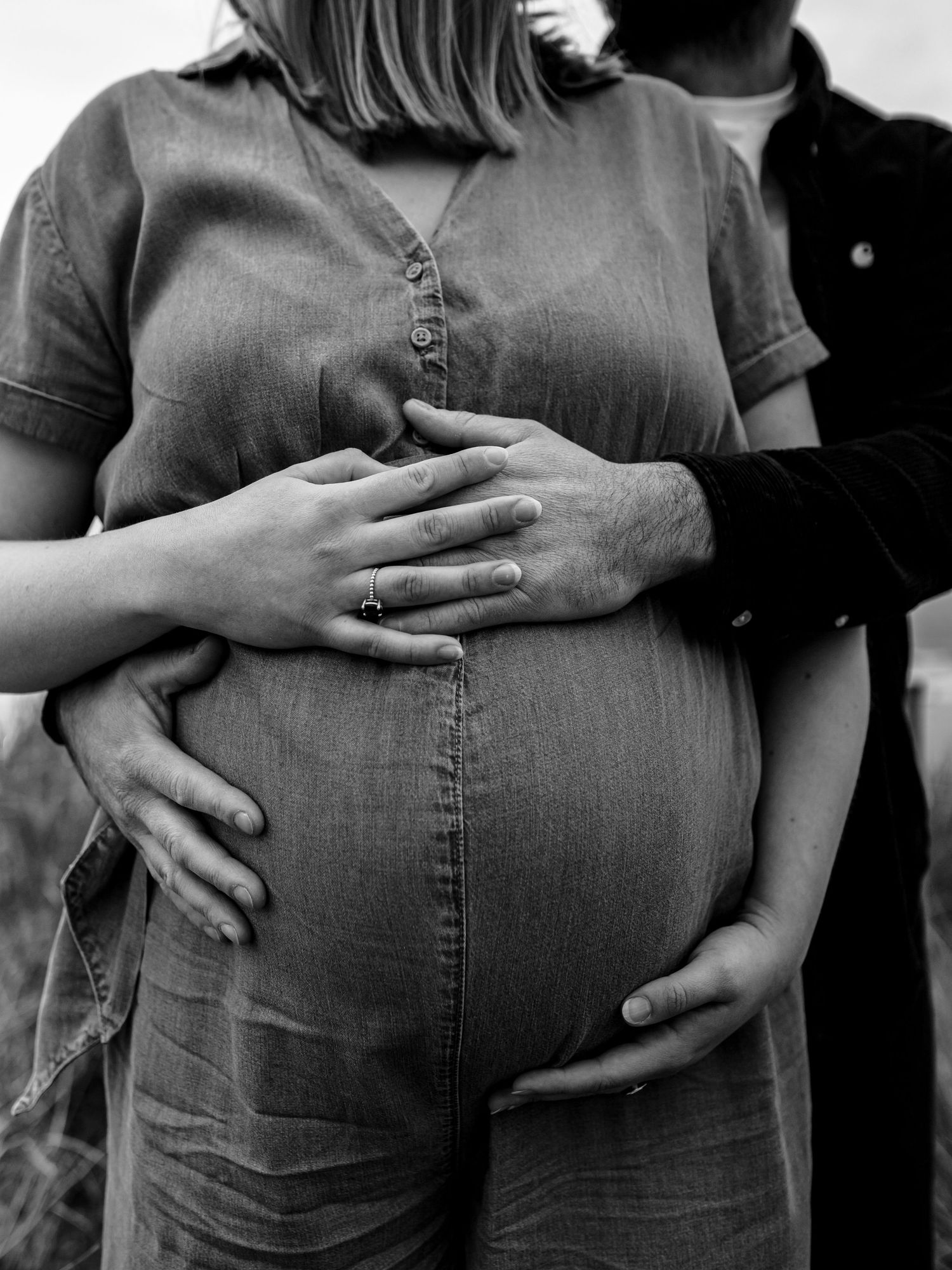 Grossesse détail mains