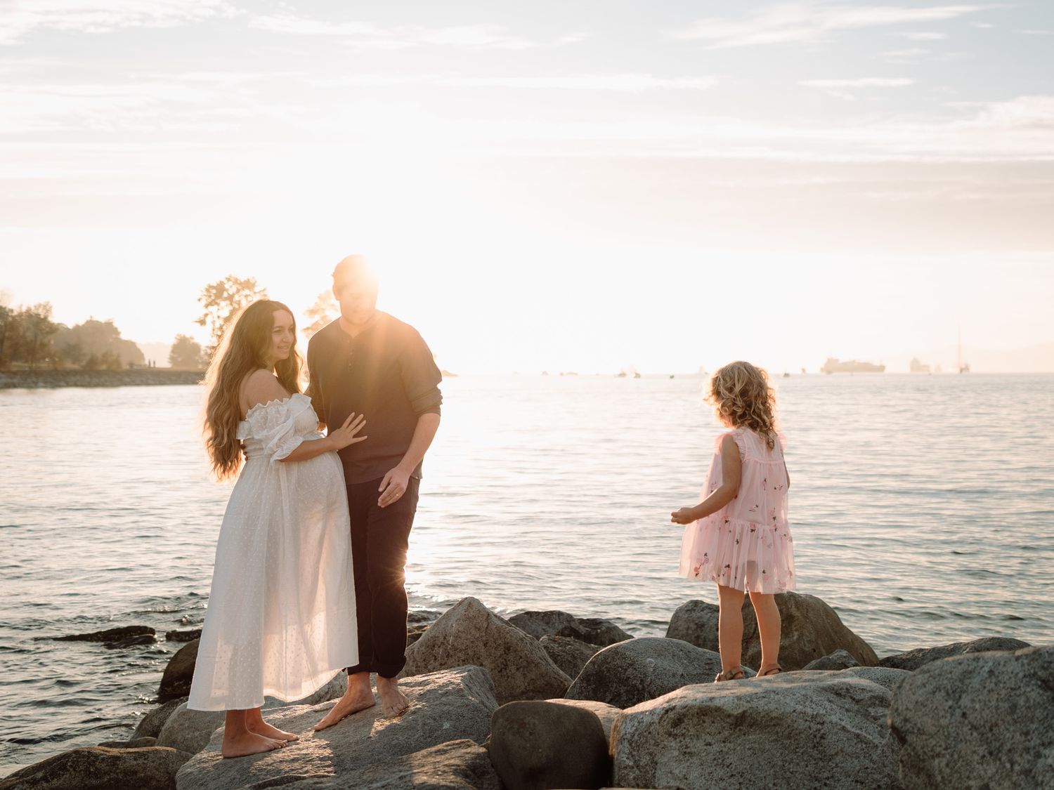 Vancouver maternity, family maternity, sunset beach maternity, beach maternity, pregnancy photography, motherhood photography, golden hour