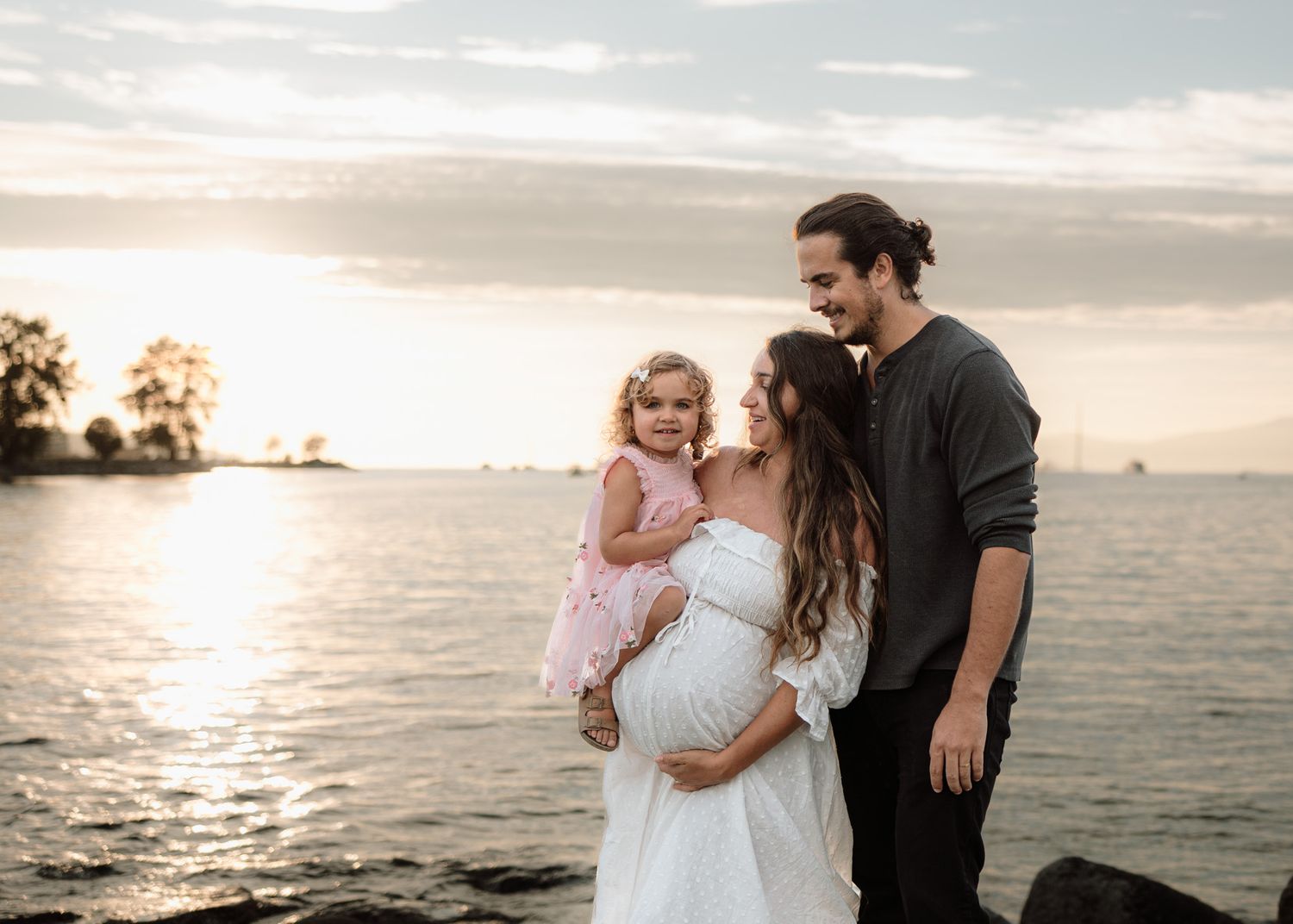 Vancouver maternity, family maternity, sunset beach maternity, beach maternity, pregnancy photography, motherhood photography, golden hour