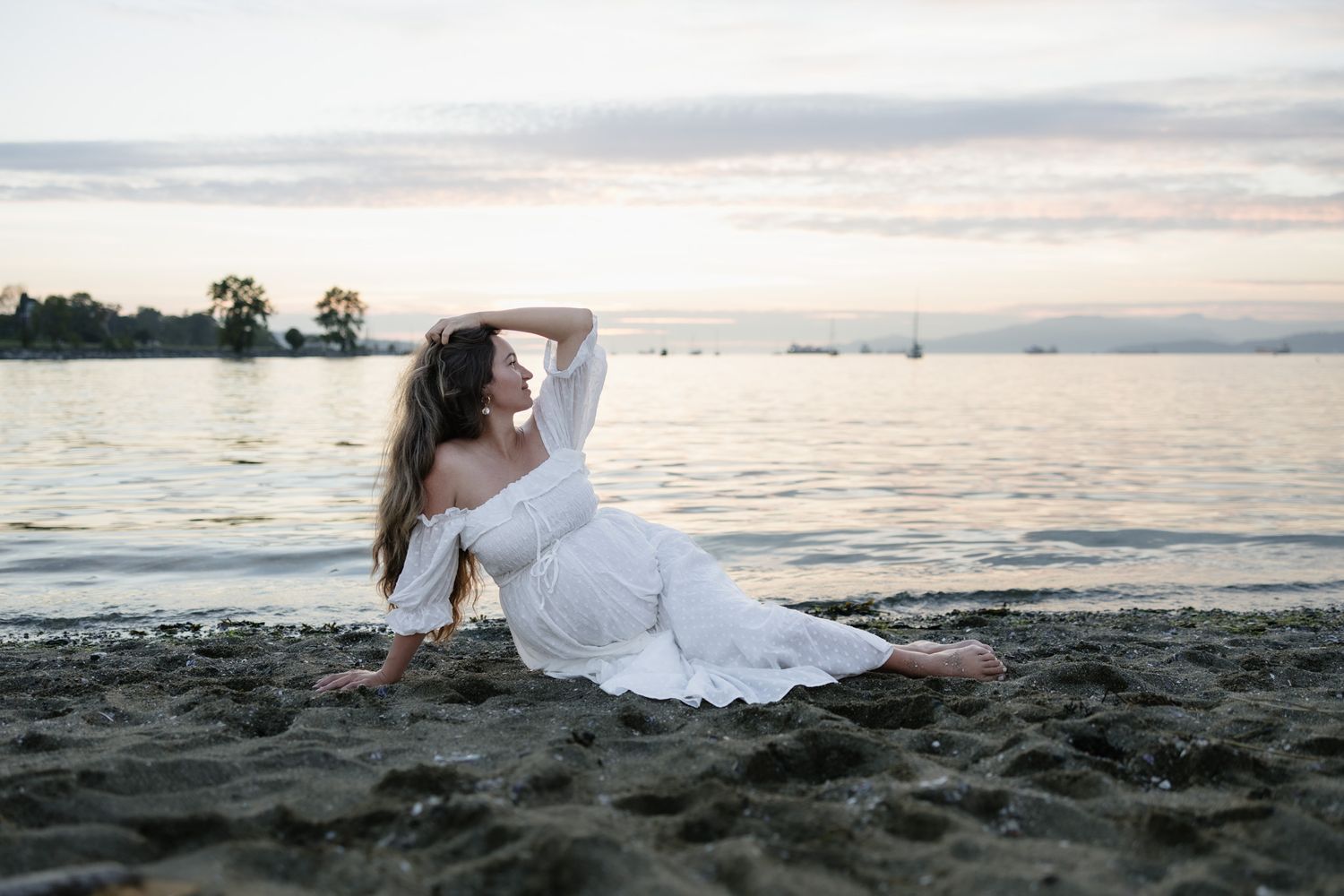 Vancouver maternity, family maternity, sunset beach maternity, beach maternity, pregnancy photography, motherhood photography, golden hour