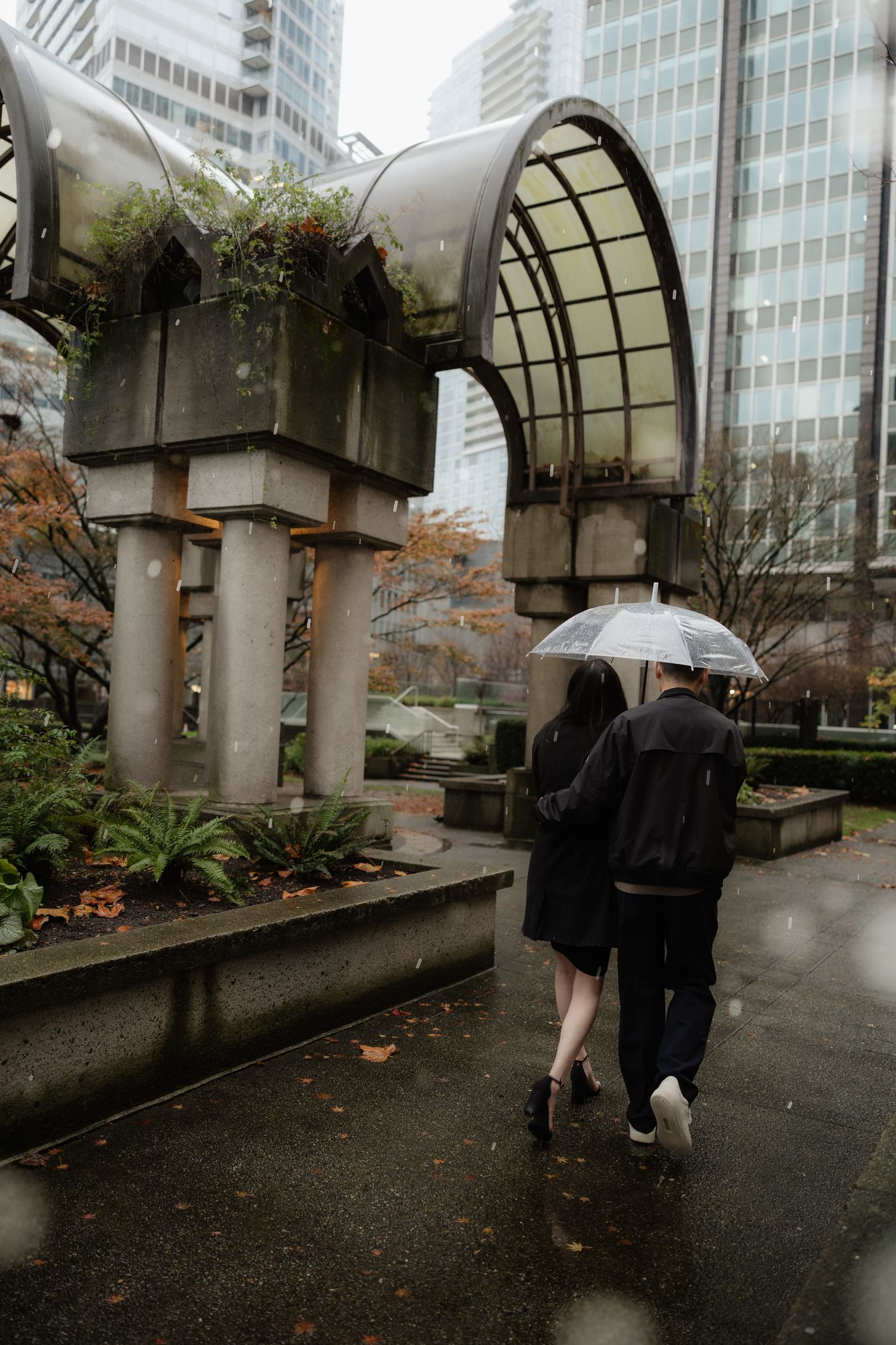vancouver rainy couples session, downtown Vancouver, downtown Vancouver rainy couples session, umbrella photography, proposal photography,
