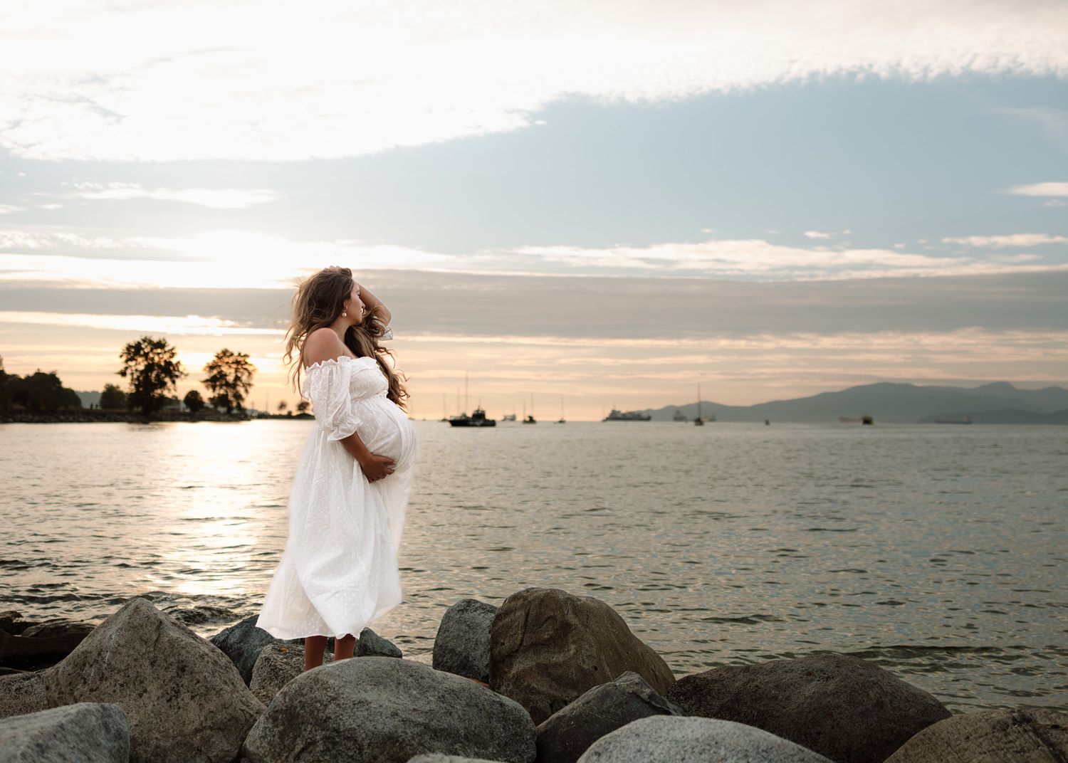 Vancouver maternity, family maternity, sunset beach maternity, beach maternity, pregnancy photography, motherhood photography, golden hour
