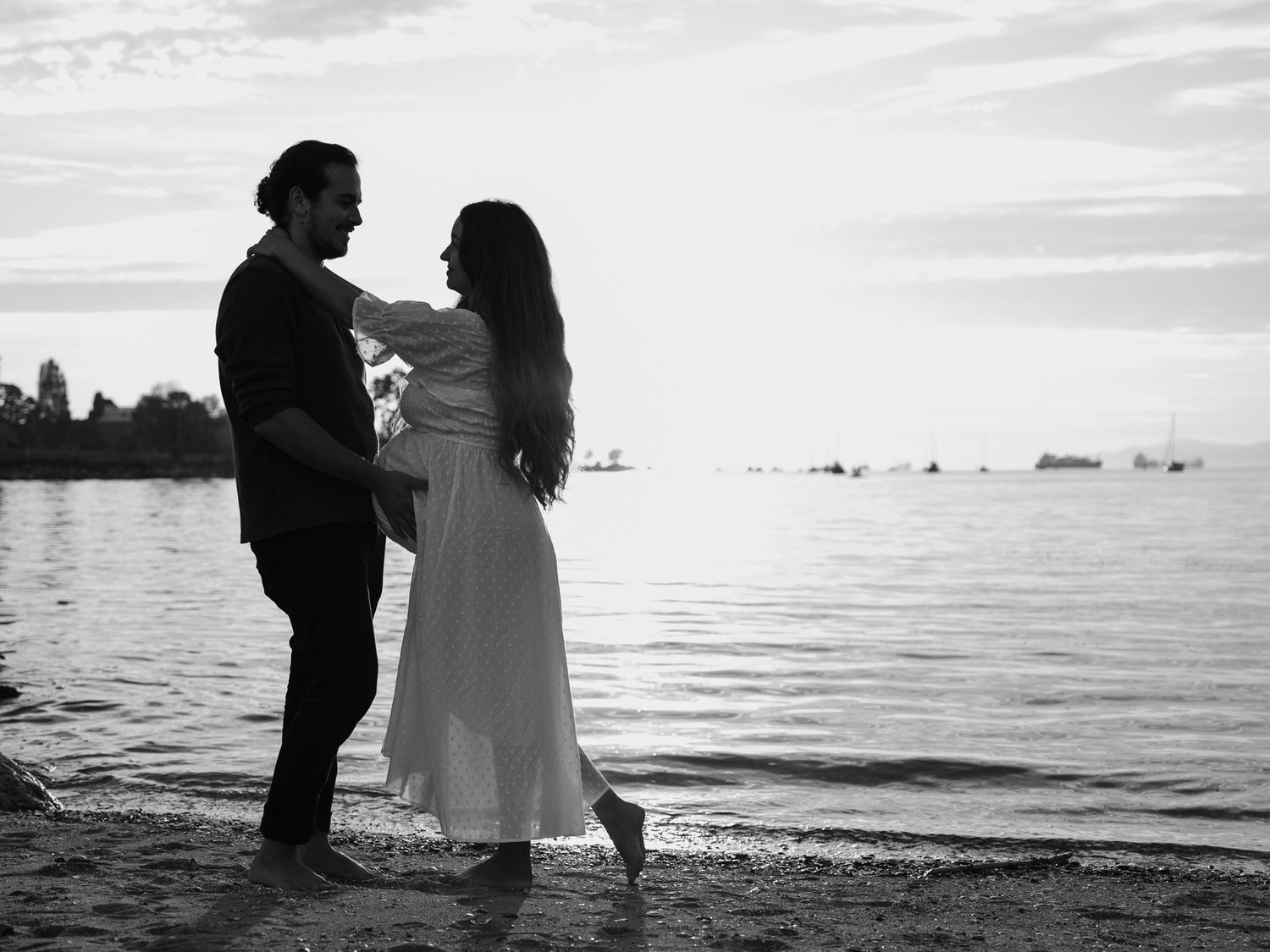 Vancouver maternity, family maternity, sunset beach maternity, beach maternity, pregnancy photography, motherhood photography, golden hour