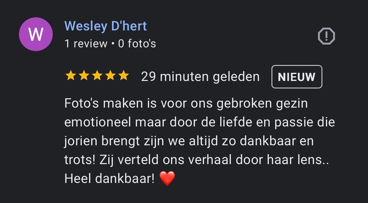 Five-star Google review in Dutch praising photographer Jorien for capturing emotional family moments with love and passion.
