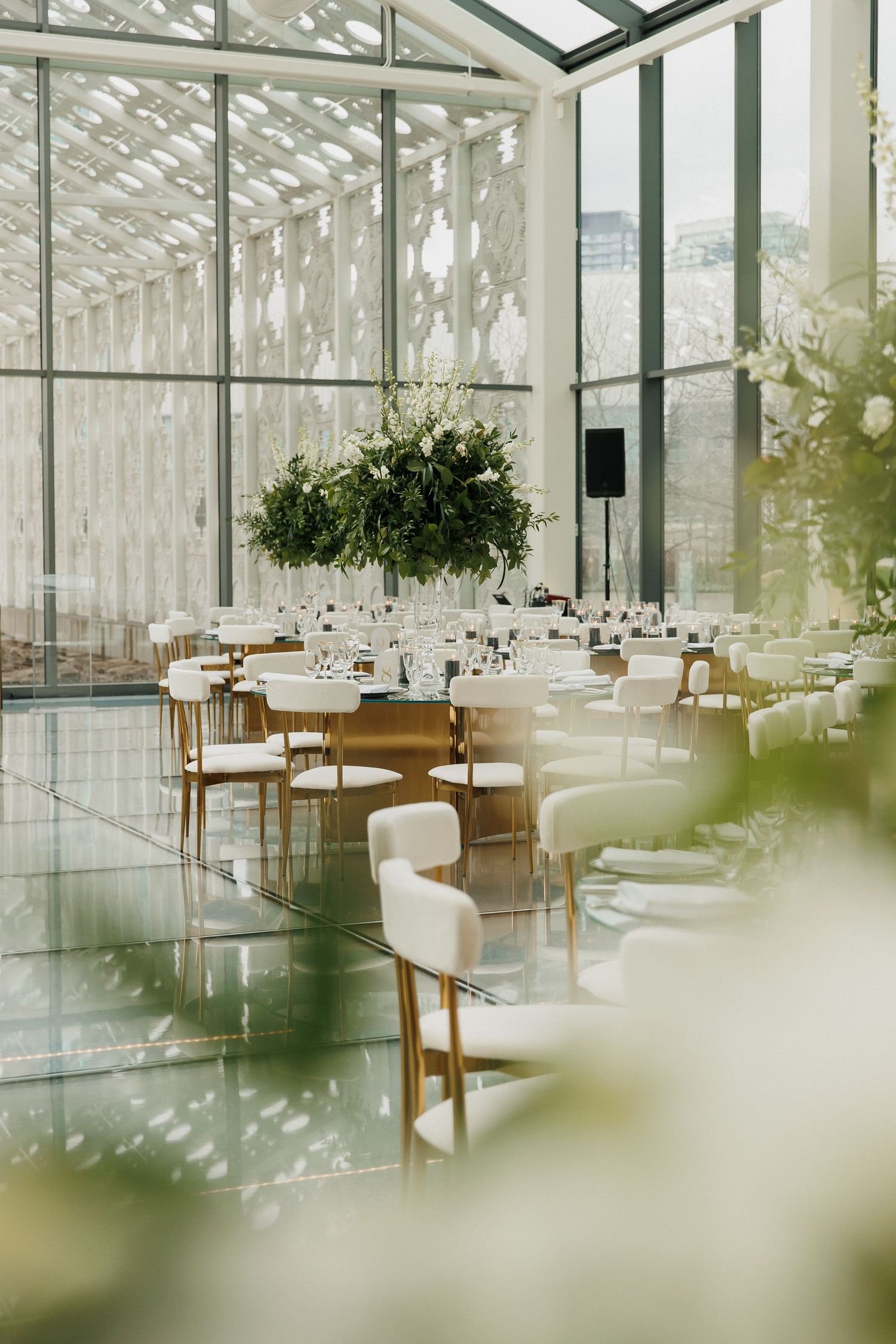 Elegant Wedding at Hotel X in Toronto. Show by Milk Photography - timeless and editorial wedding photographer.
