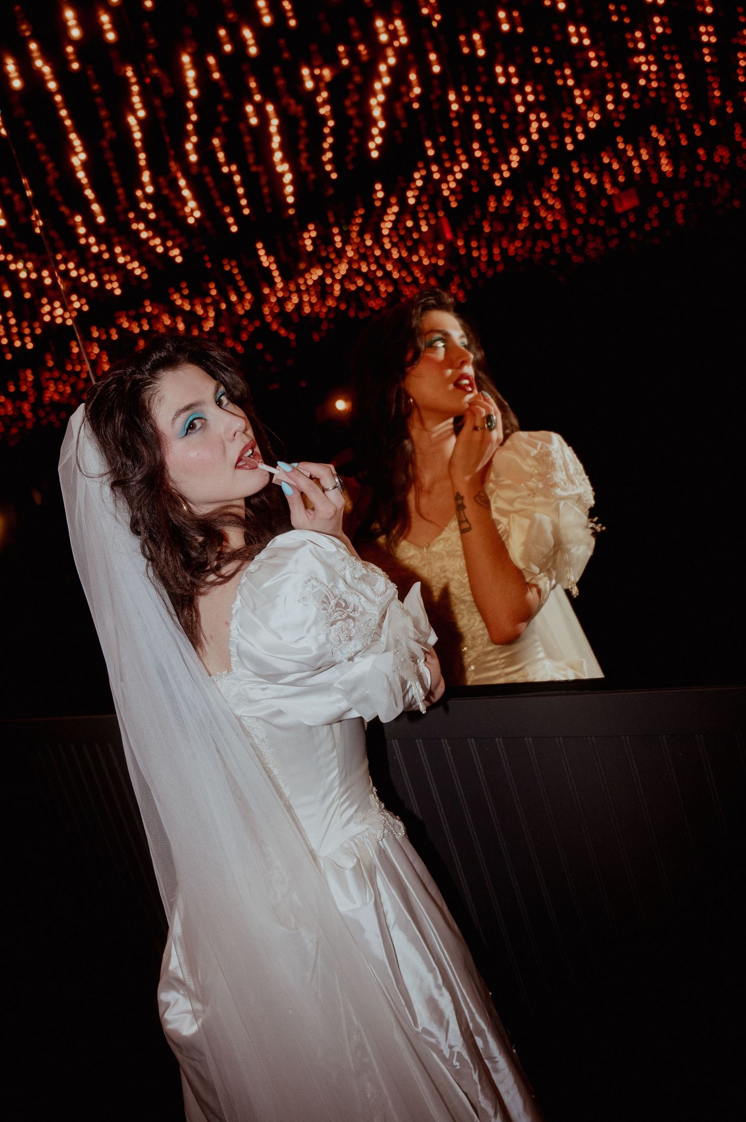Vintage inspired bridal portraits on Fremont street