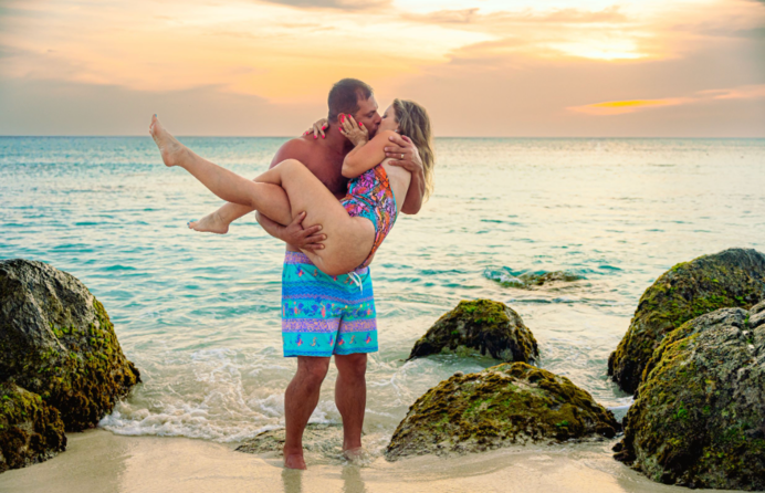 Romantic couples photoshoot in Aruba at sunset on the beach with natural candid posing.