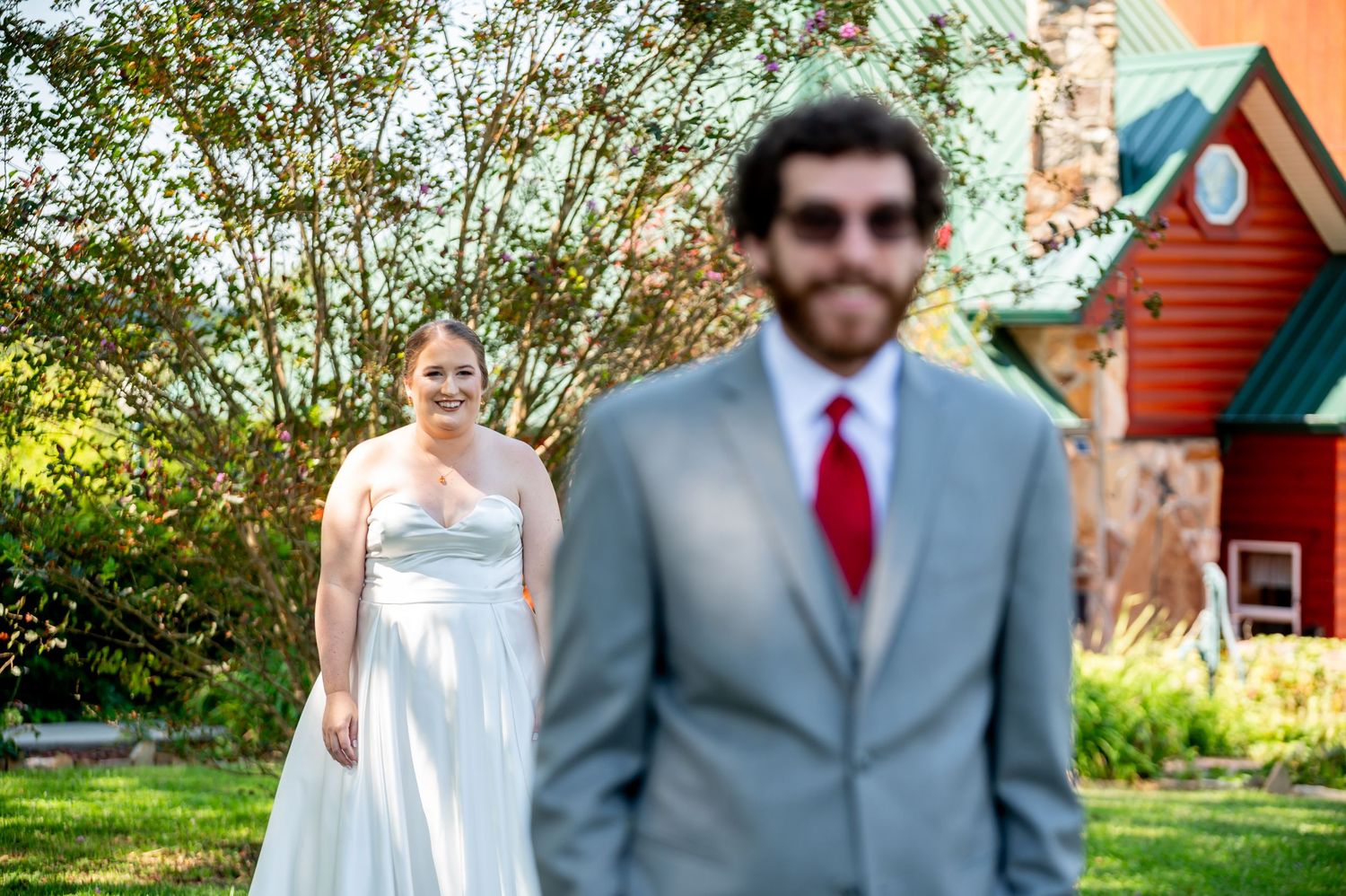 Outdoor wedding portraits with red barn and trees in background. Knoxville Wedding Photographer