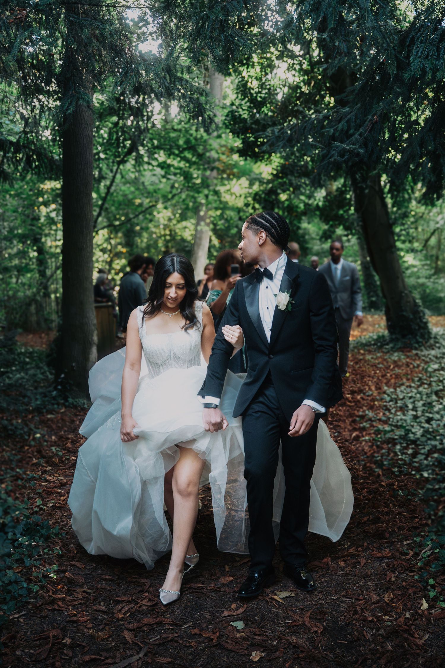 couple-forêt-mariage-photographe-troyes-aube-mariées-troyes-nature-art