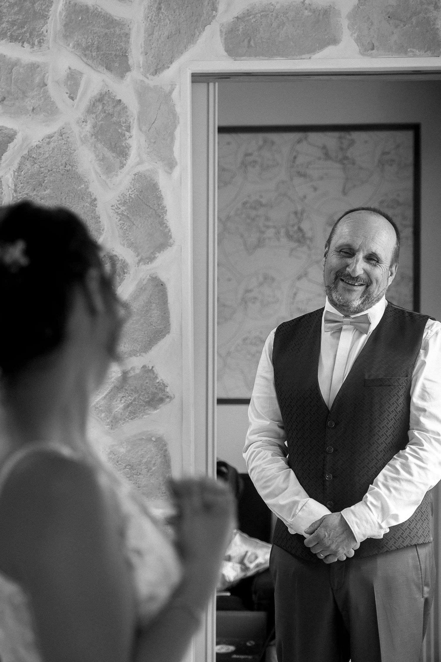 mariage-photographe-troyes-découverte-père-fille-émotion-noir-et-blanc