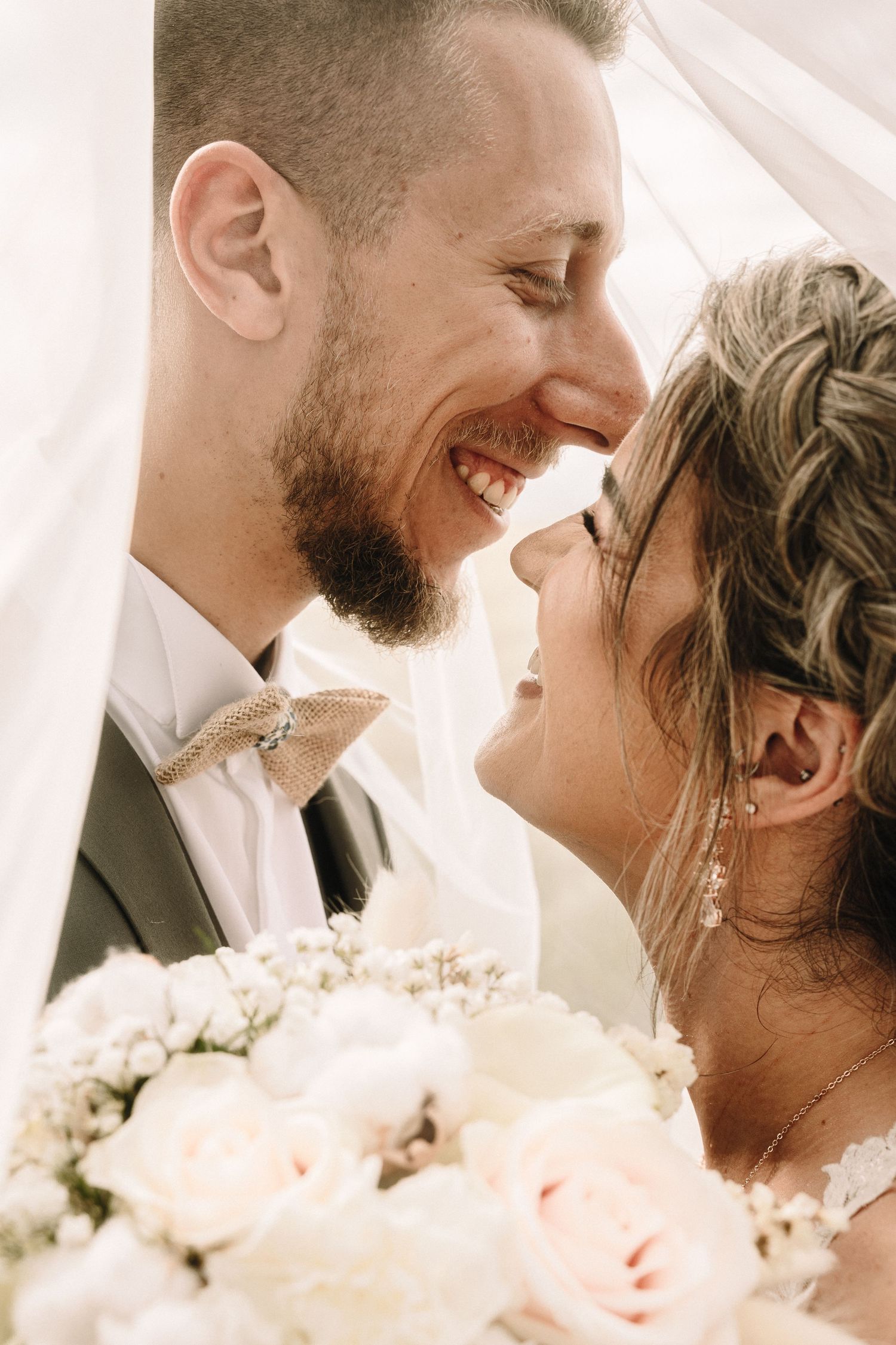 photographe-troyes-aube-mariage-séance-couple-bouqet-mariées-amour