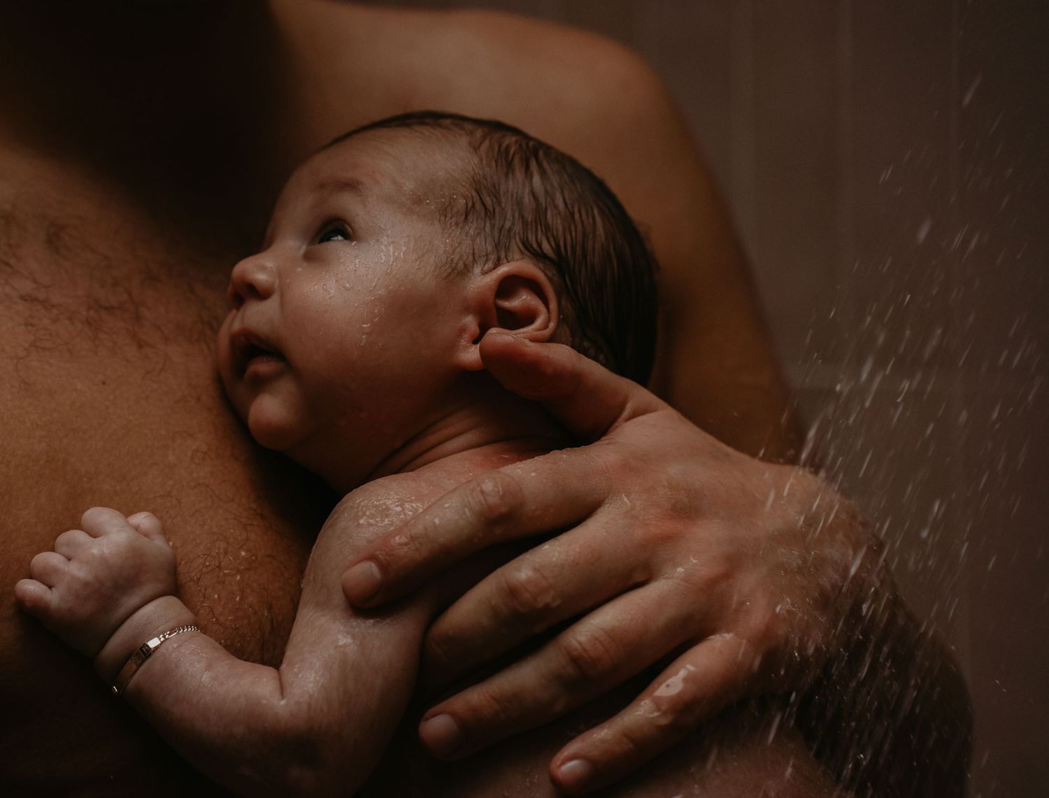 Lekker onder de douche tijdens shooten | Carmen Roossien Fotografie