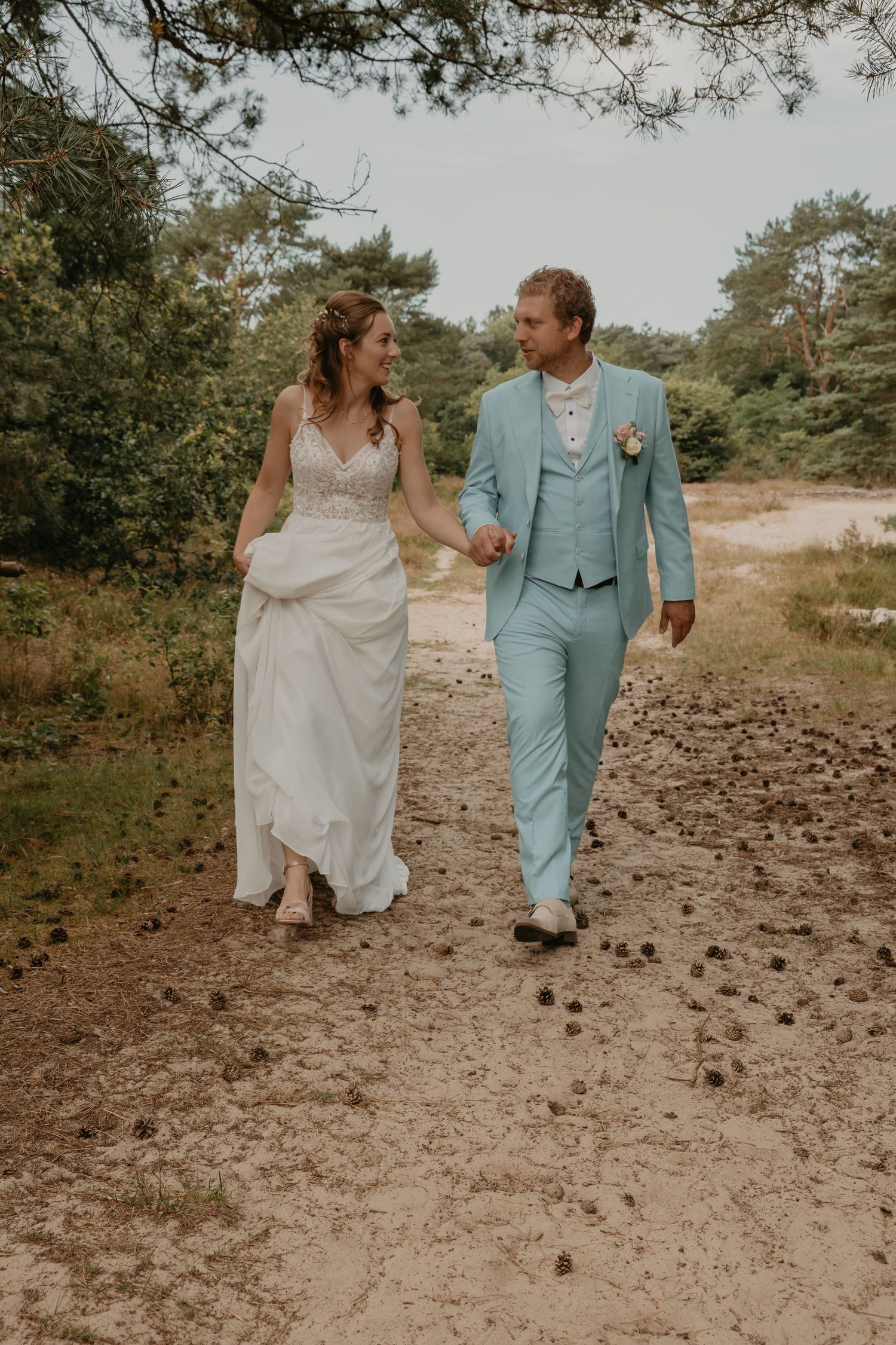 Getrouwd stel tijdens een fotoshoot | Carmen Roossien Fotografie