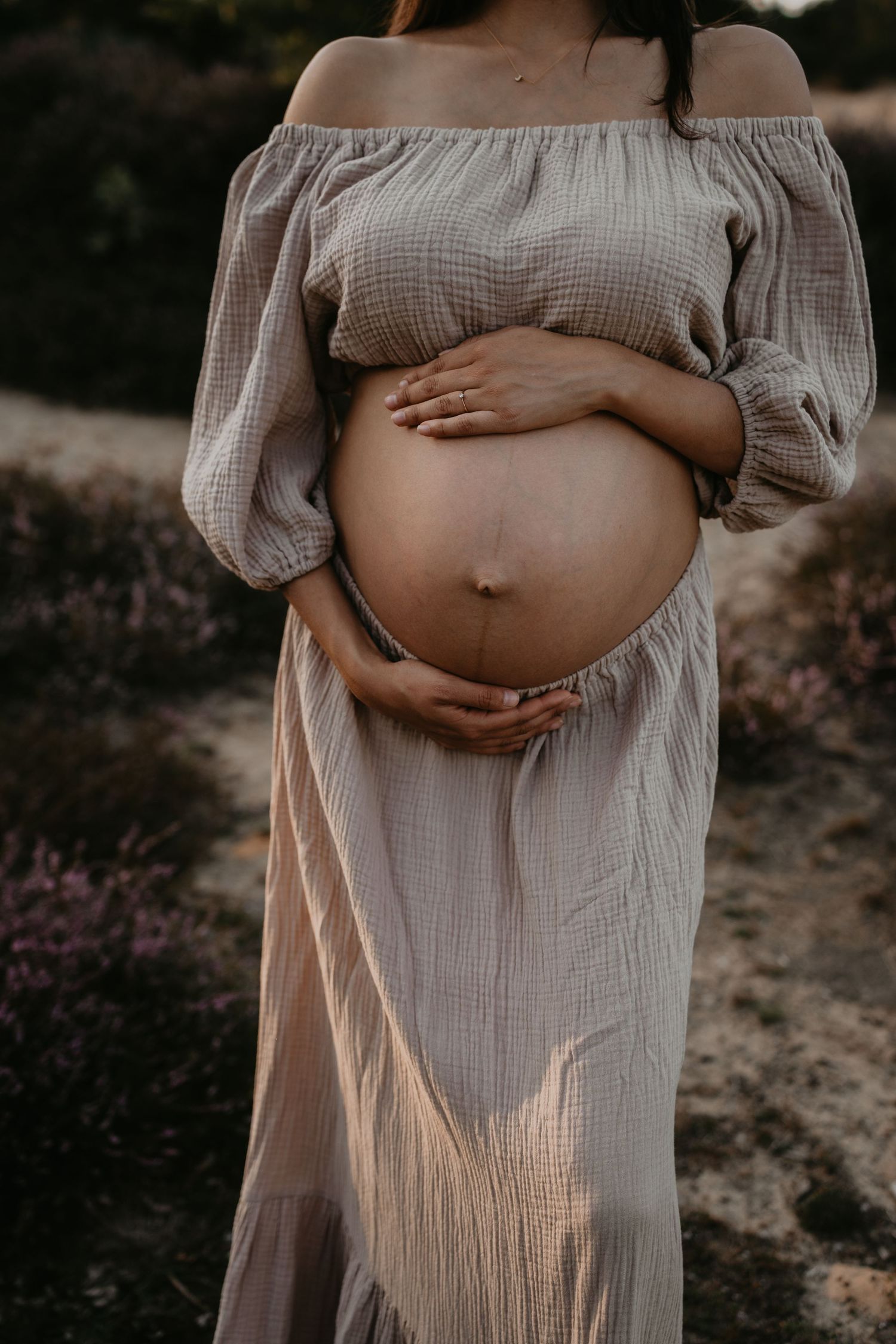 Mooie zwangerschaps buikje | Carmen Roossien Fotografie