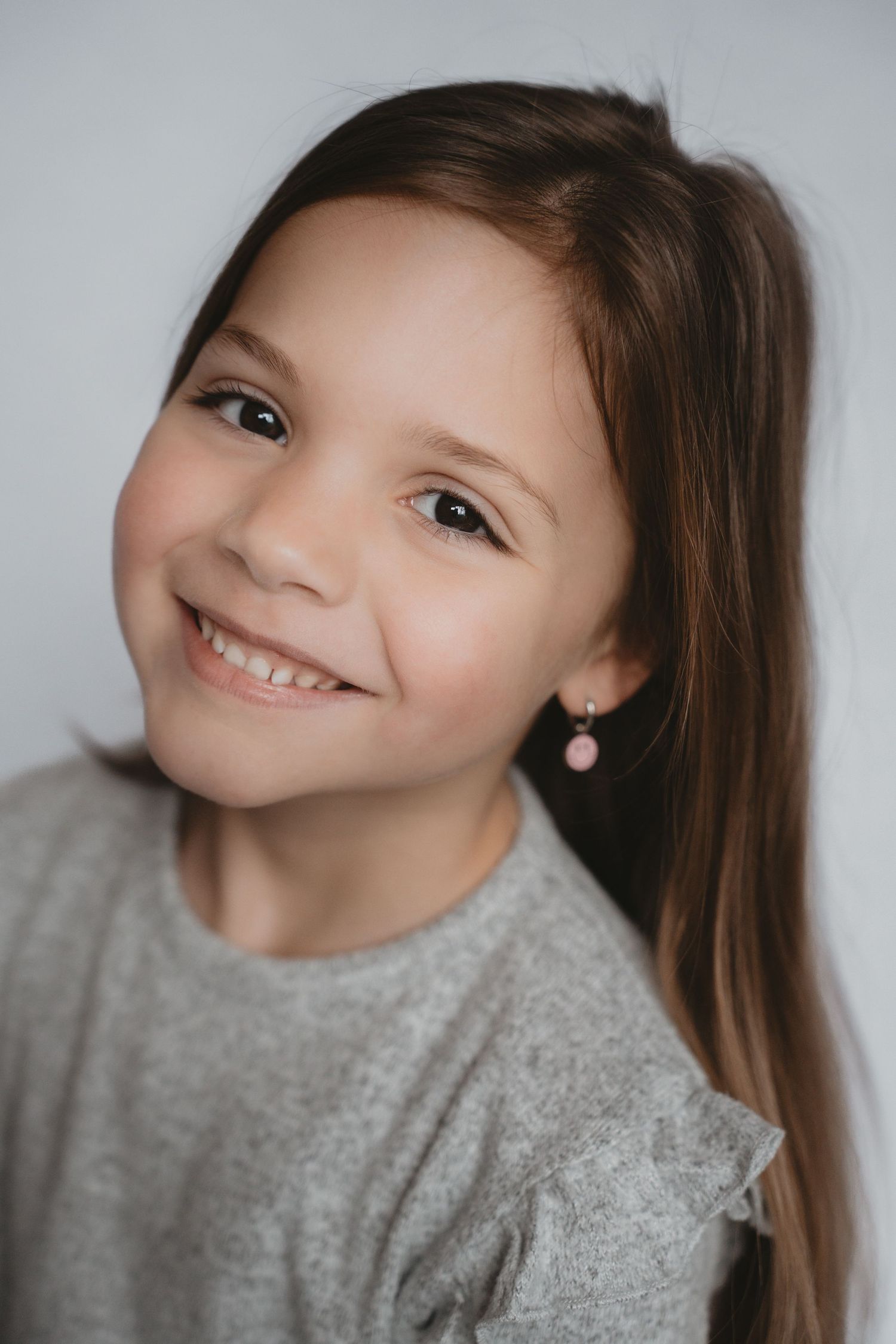 Lachen tijdens portretshoot | Carmen Roossien Fotografie