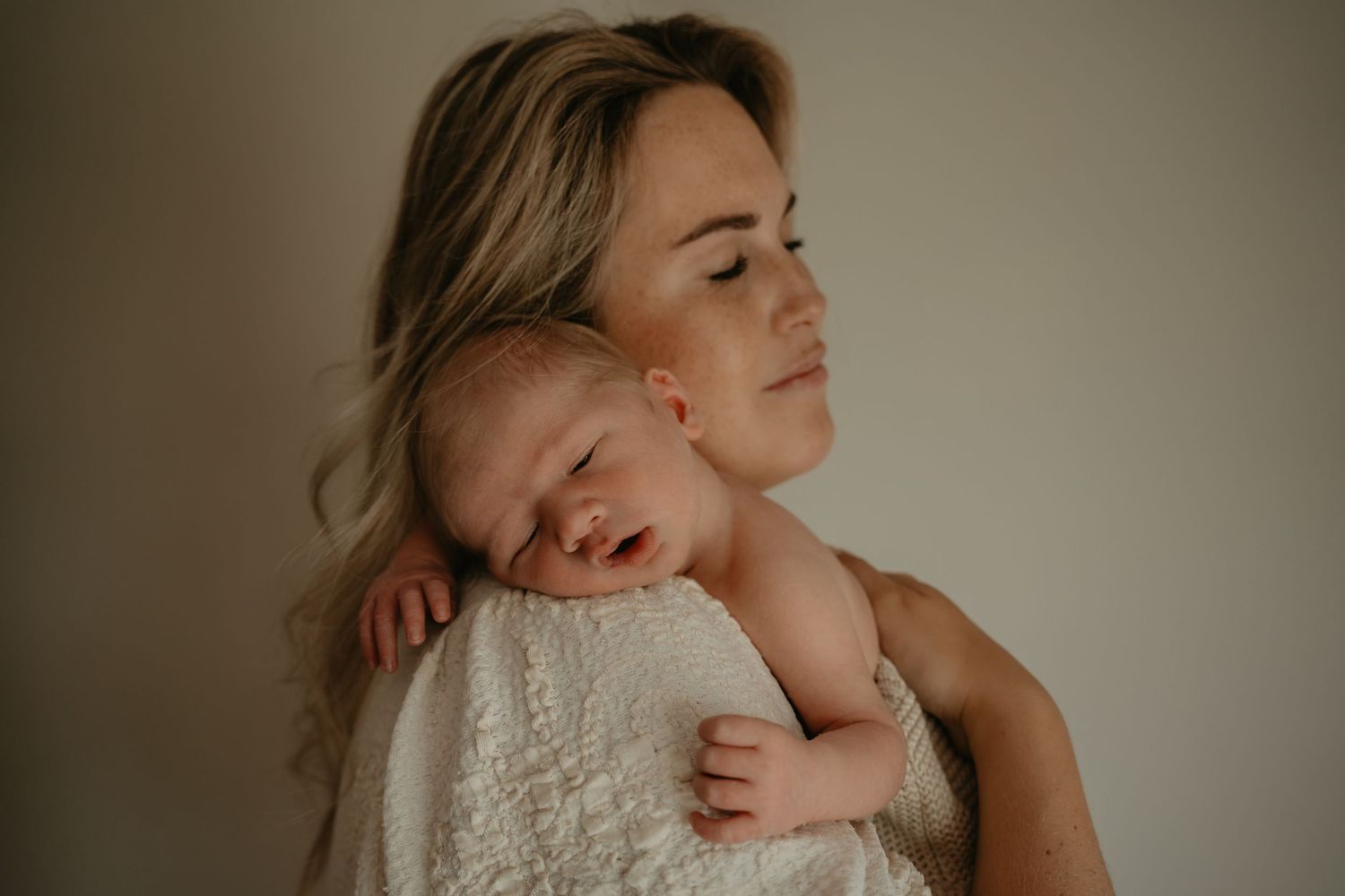 Newborn Lifestyle babyshoot | Carmen Roossien Fotografie