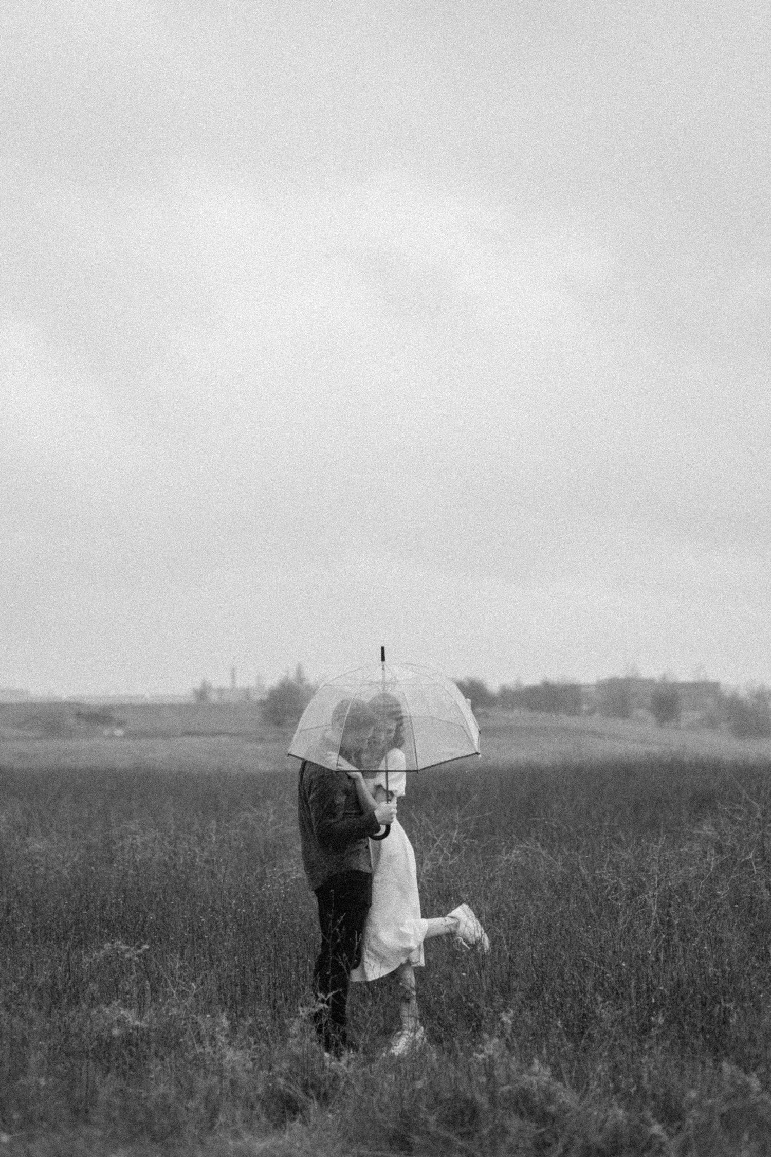 Rainy day couples session in Redding, California. Photos taken by Makayla Miranda Photo.