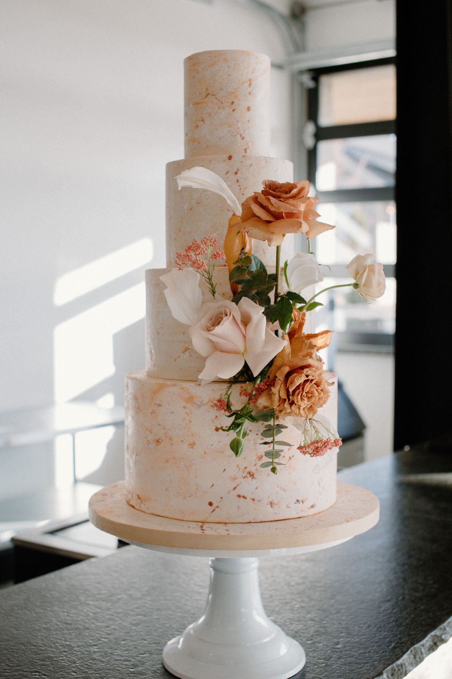 Wedding styled shoot cake details in Denver, Colorado. Photos taken by Makayla Miranda Photo.