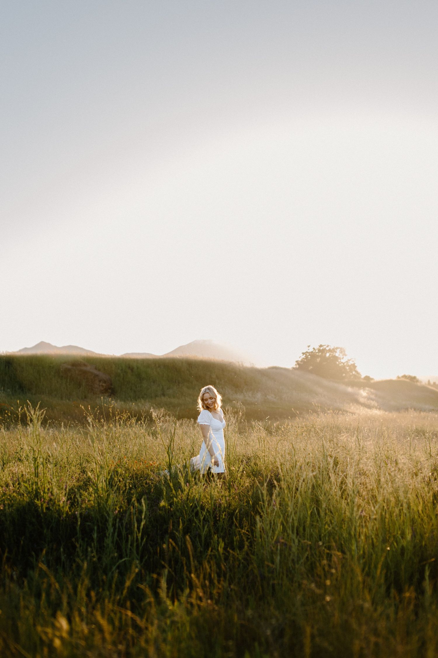 Candid college senior portraits in a Northern California field.