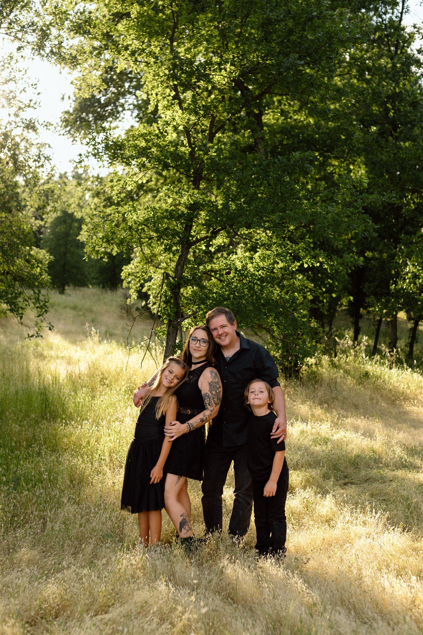 Family enjoying a portrait session outdoors in Northern California, captured by Makayla Miranda Photo.