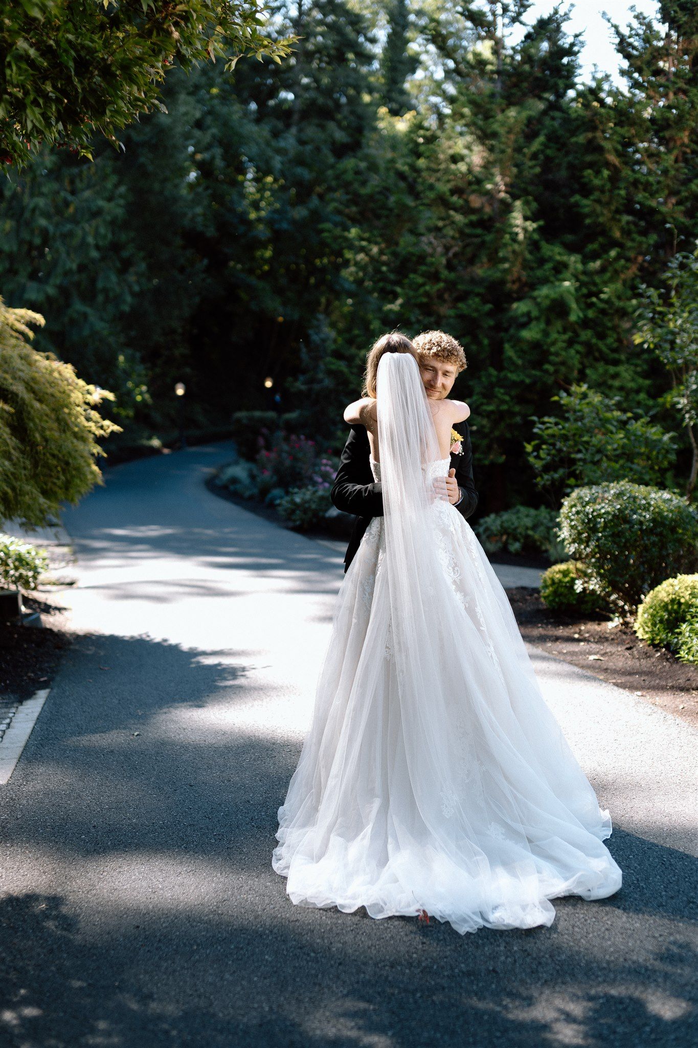 Couple first look on their wedding day in Portland, Oregon, captured by Makayla Miranda Photo
