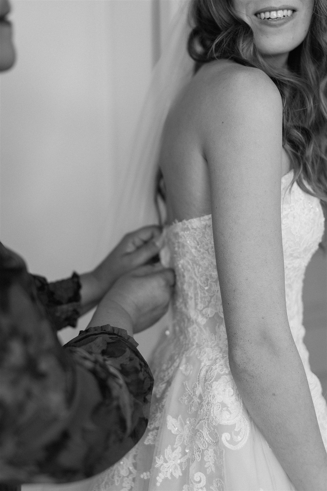 Bride getting ready on wedding day in Portland, Oregon, captured by Makayla Miranda Photo