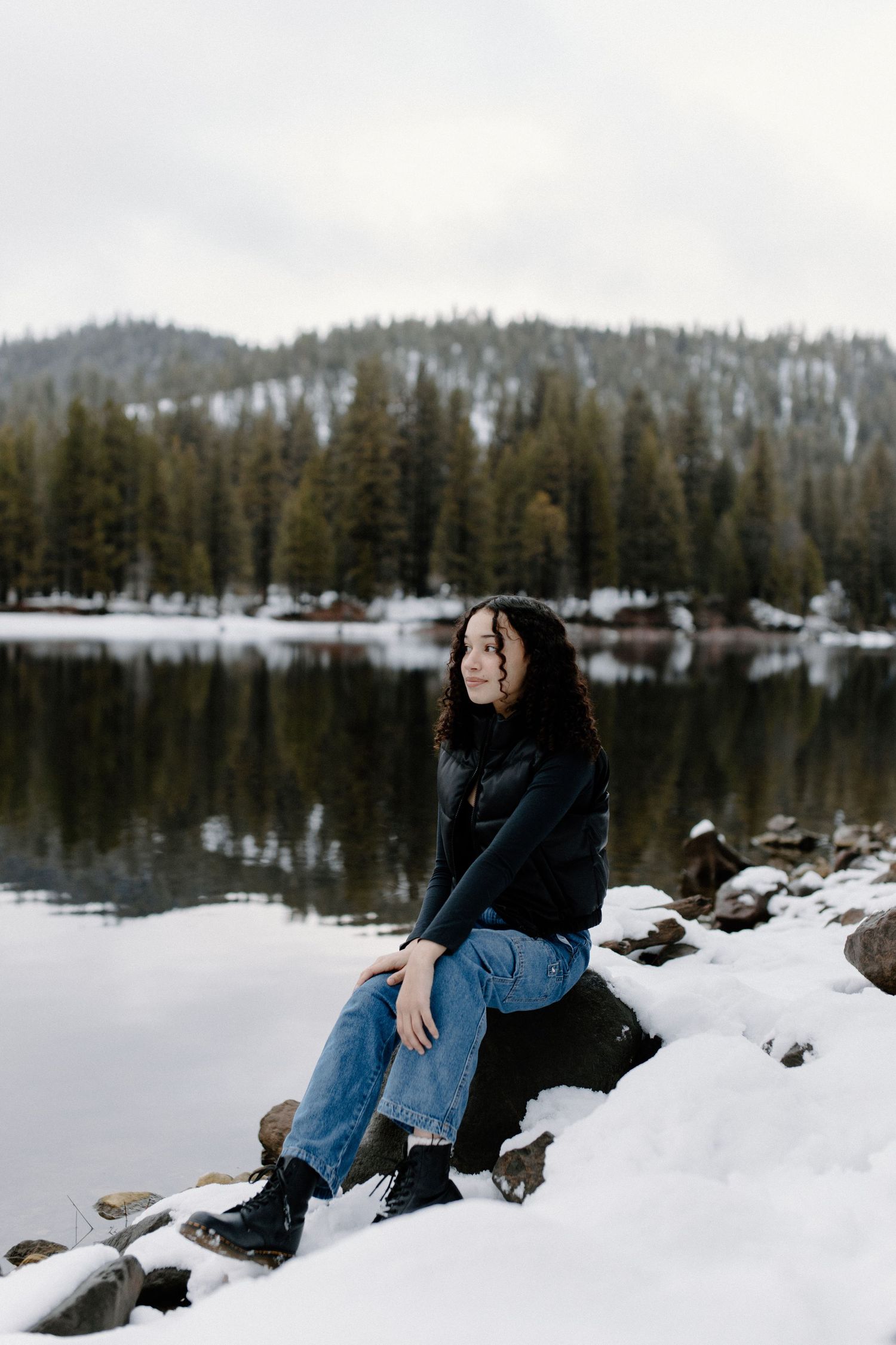 High school senior posing outdoors during a snowy portrait session in Mount Shasta, California, captured by Makayla Miranda Photo.