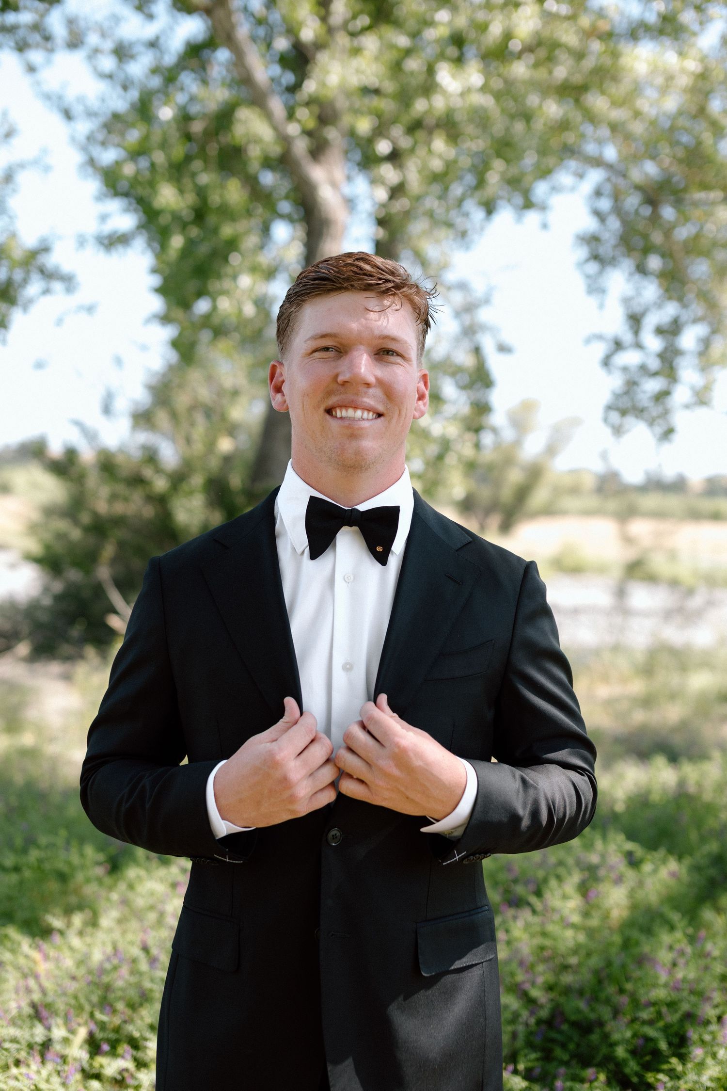 Groom on wedding day Cottonwood, California, captured by Makayla Miranda Photo.