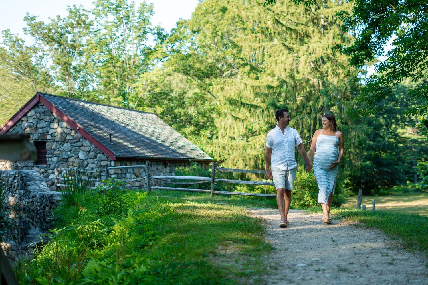 maternity photography 38 weeks pregnant at the Longfellow Wayside Inn in Sudbury, MA. Studio Joki