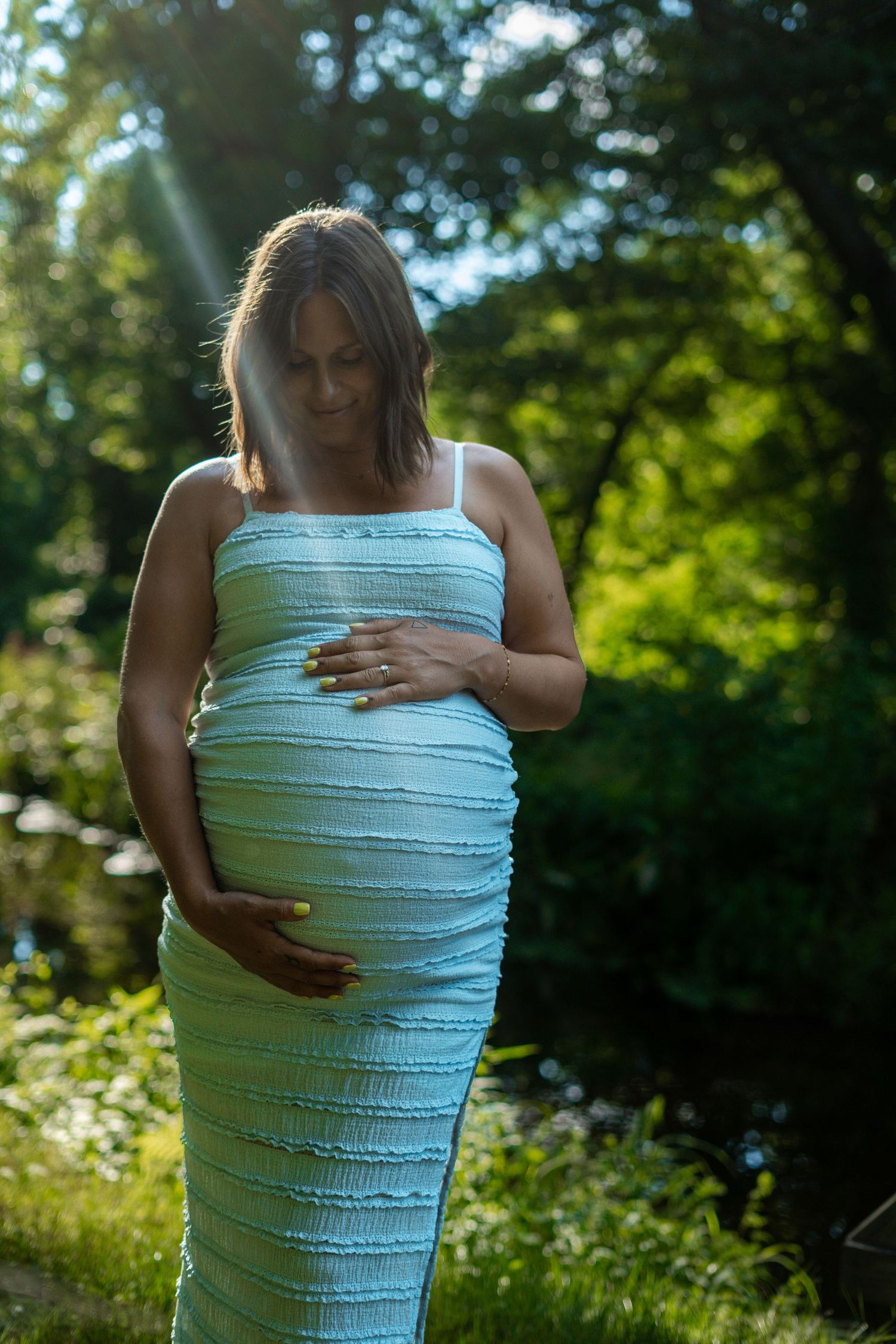maternity photography 38 weeks pregnant at the Longfellow Wayside Inn in Sudbury, MA. Studio Joki