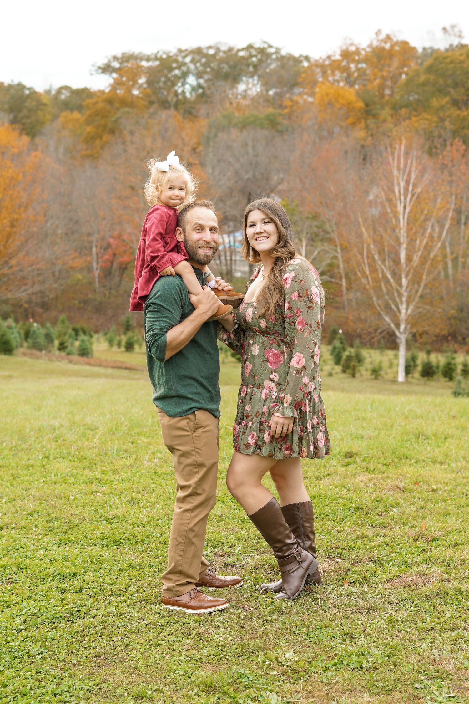 family holiday mini session. photography Christmas card session at Christmas tree farm in Central Massachusetts