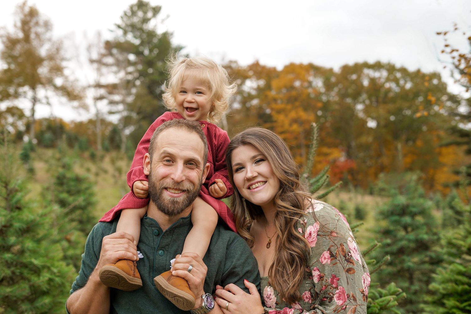 family holiday mini session. photography Christmas card session at Christmas tree farm in Central Massachusetts
