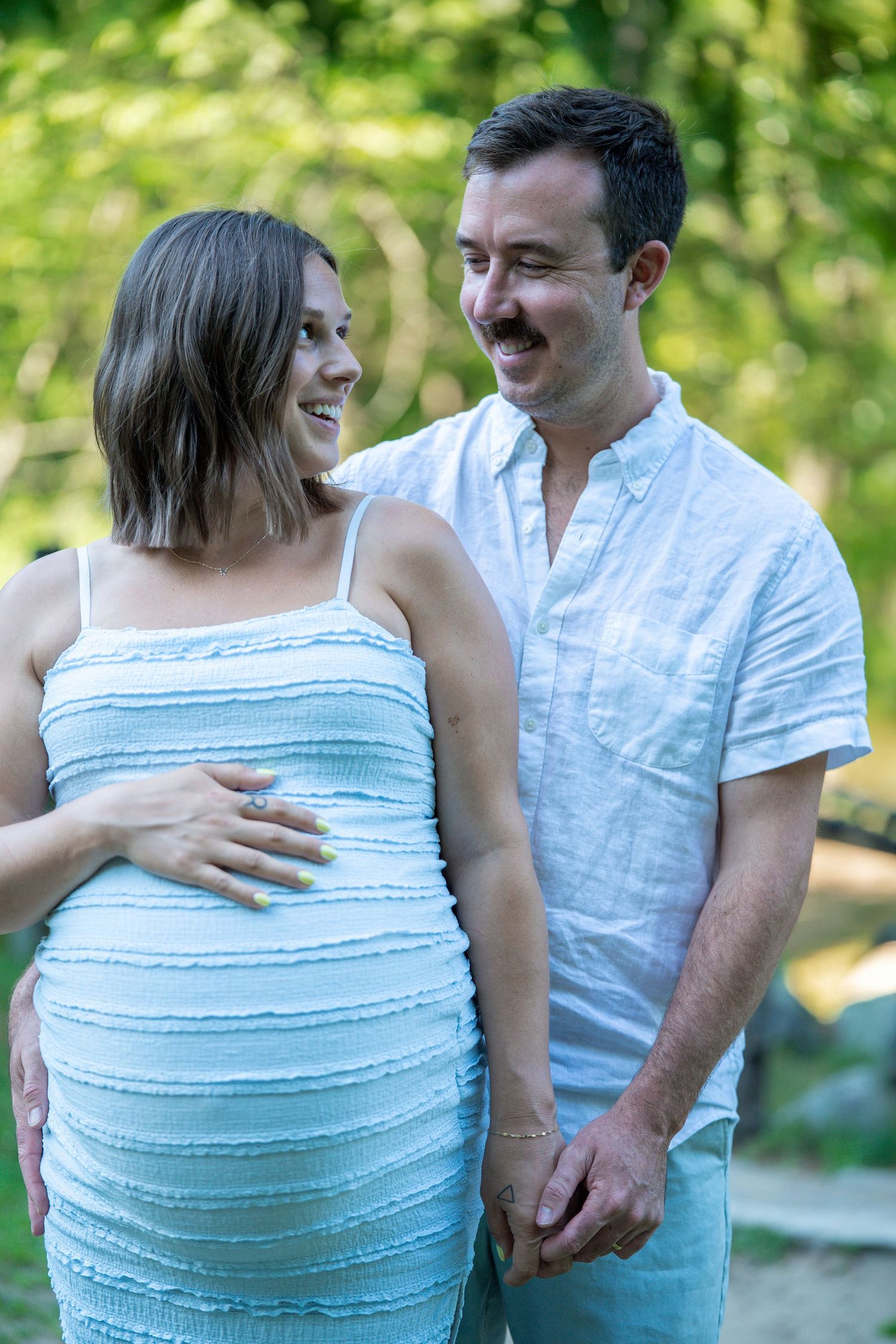 maternity family photo at the Longfellow Wayside Inn in Sudbury, MA. Studio Joki