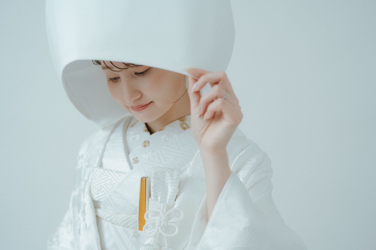 白無垢姿をやわらかく写した花嫁のポートレート