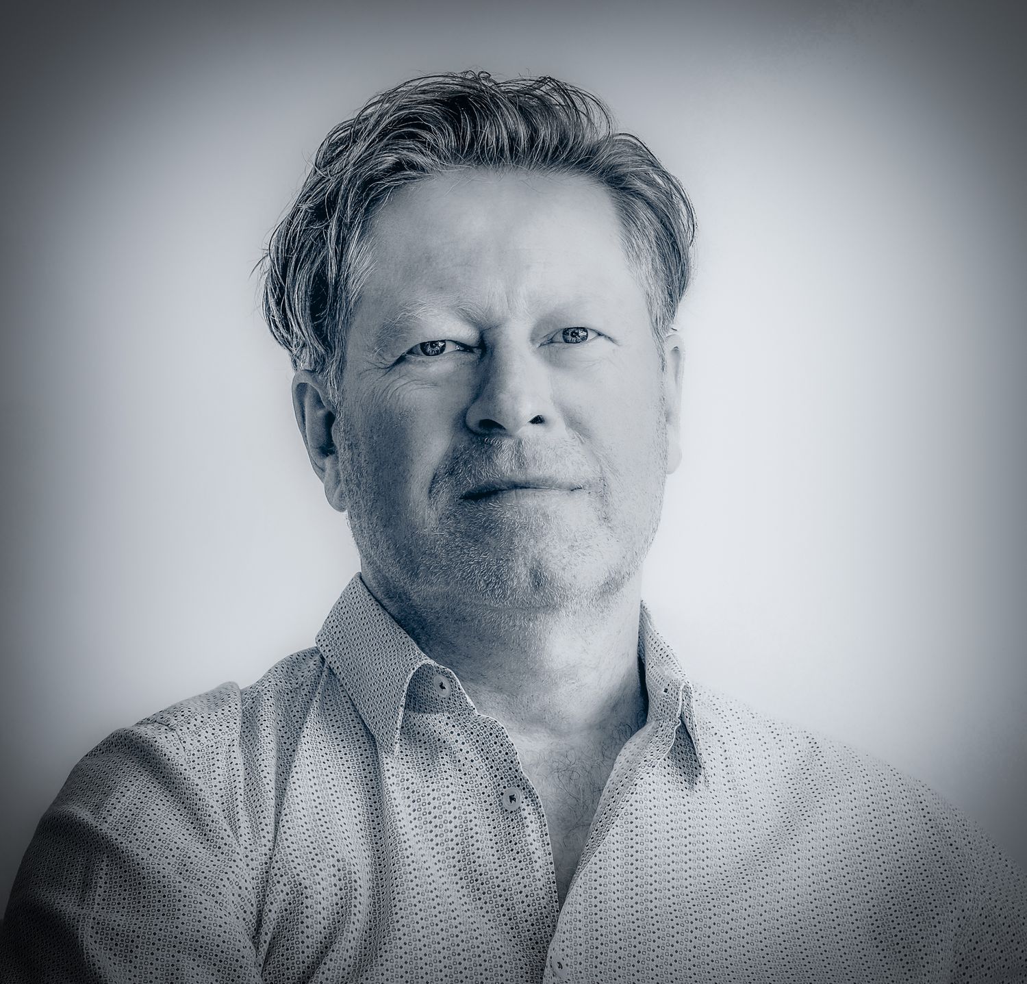 Sel portrait of Simon Robertson, Leeds based commercial photographer, specialising in Event, Food and interior photography