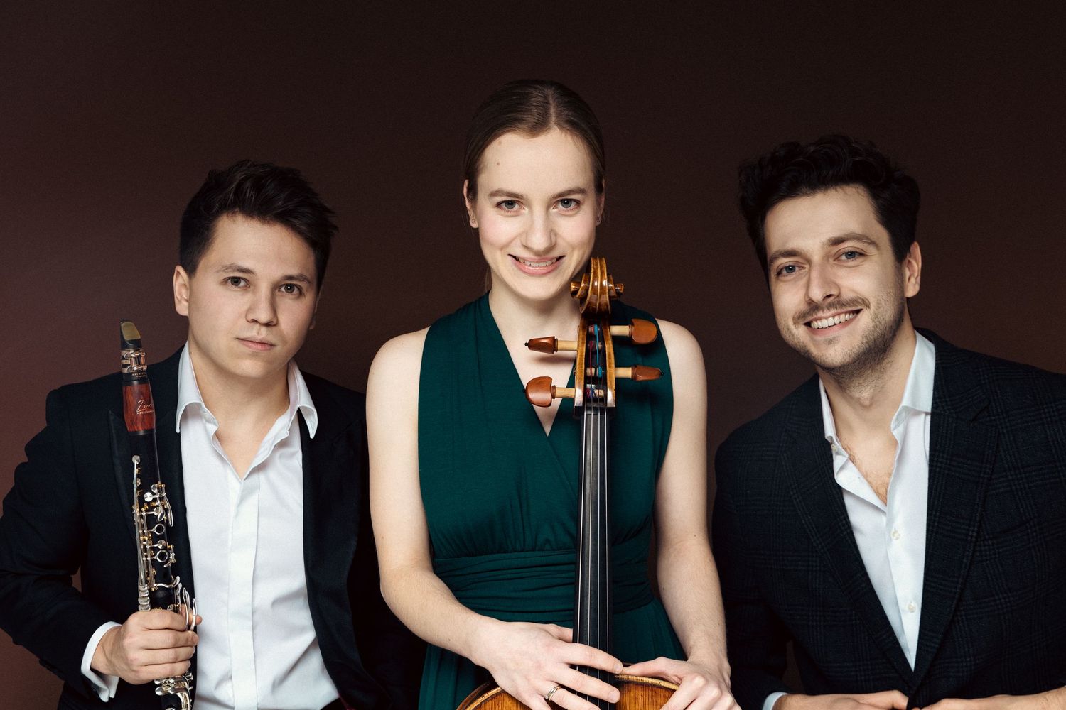 Studyjny portret trio muzycznego, zdjęcie promocyjne do materiałów prasowych