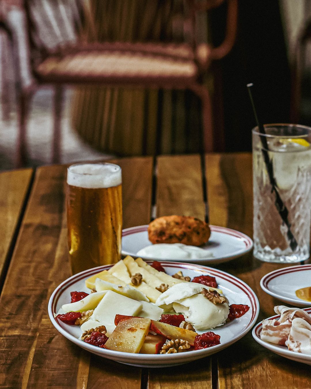 Restaurante e bar Intenso, experiência gastronómica portuguesa com pratos autorais e ambiente sofisticado indicado pelo Portugal Indica