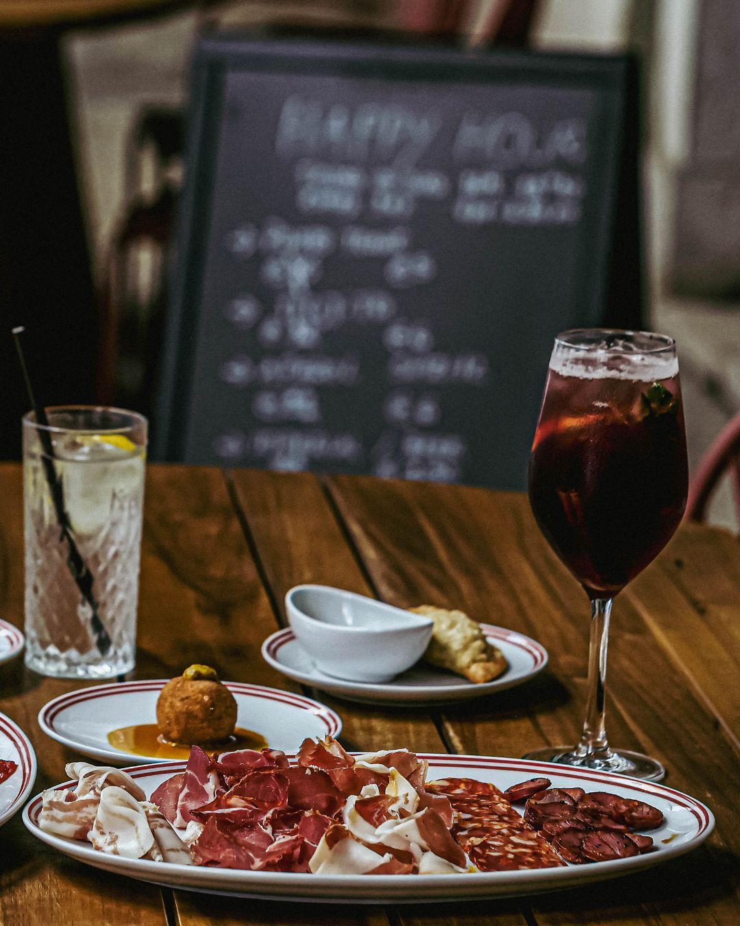 Restaurante e bar Intenso, experiência gastronómica portuguesa com pratos autorais e ambiente sofisticado indicado pelo Portugal Indica