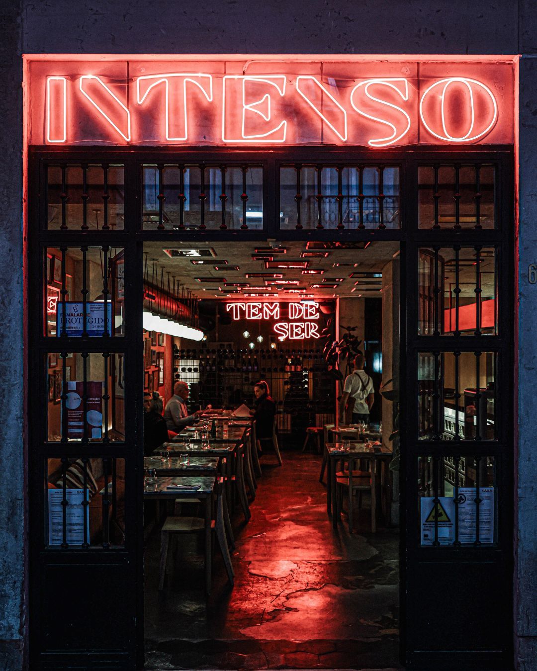 Restaurante e bar Intenso, experiência gastronómica portuguesa com pratos autorais e ambiente sofisticado indicado pelo Portugal Indica