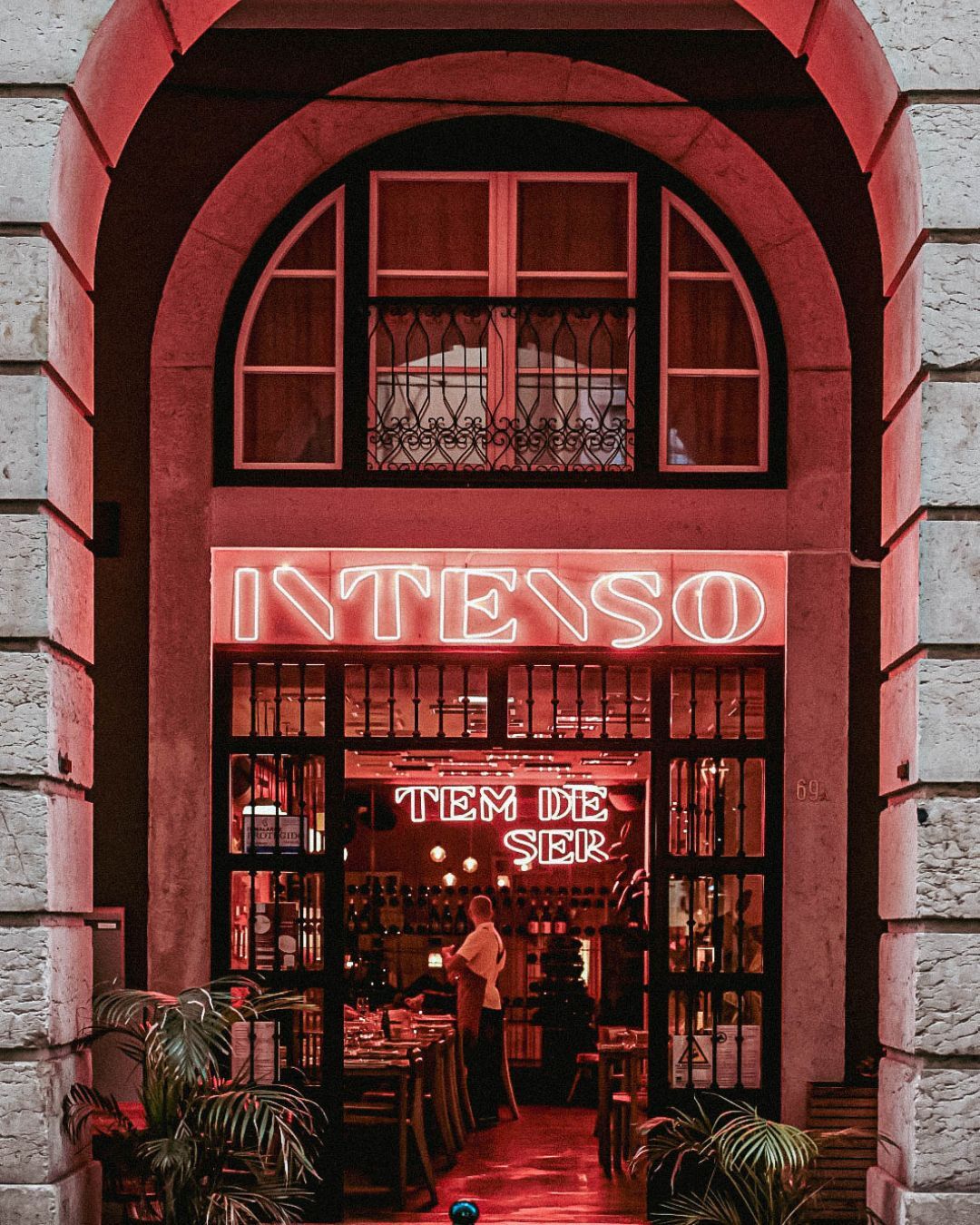 Restaurante e bar Intenso, experiência gastronómica portuguesa com pratos autorais e ambiente sofisticado indicado pelo Portugal Indica