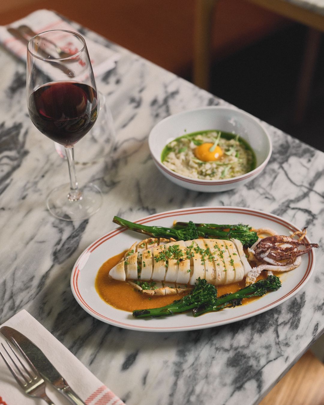 Restaurante e bar Intenso, experiência gastronómica portuguesa com pratos autorais e ambiente sofisticado indicado pelo Portugal Indica