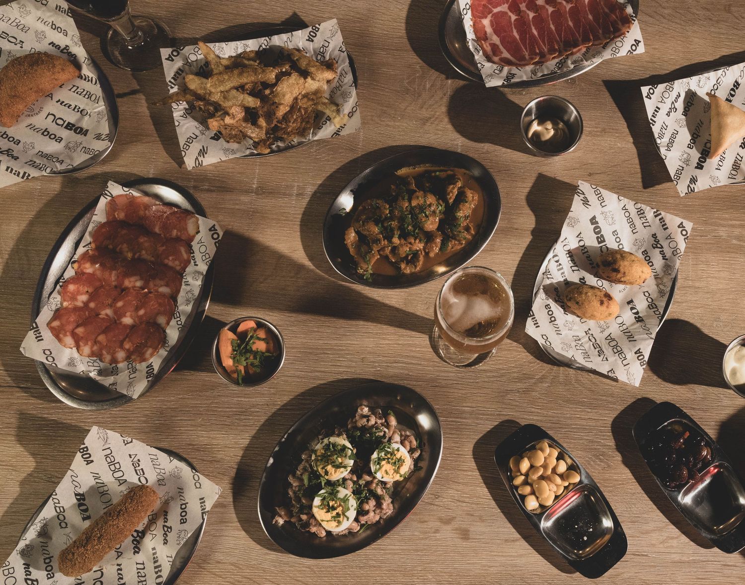 tasca naBOA, experiência portuguesa com petiscos e ambiente descontraído, indicada pelo Portugal Indica