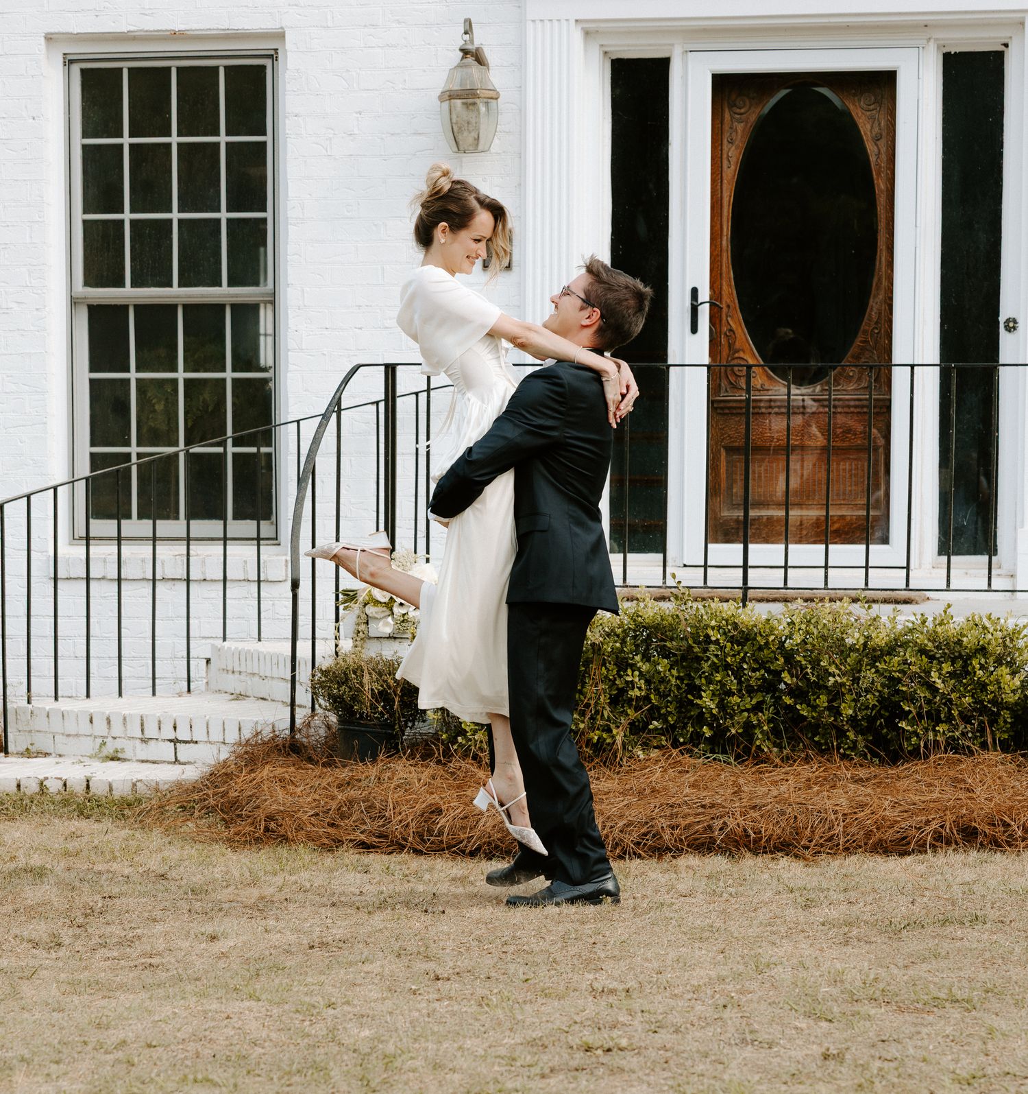 Charleston wedding/engagement/couple photos at Pine Creek Place