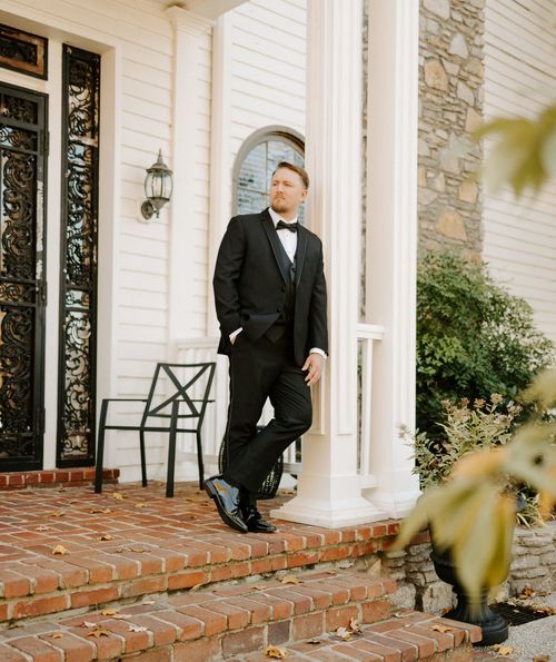 Middle Tennessee   wedding and groom photography