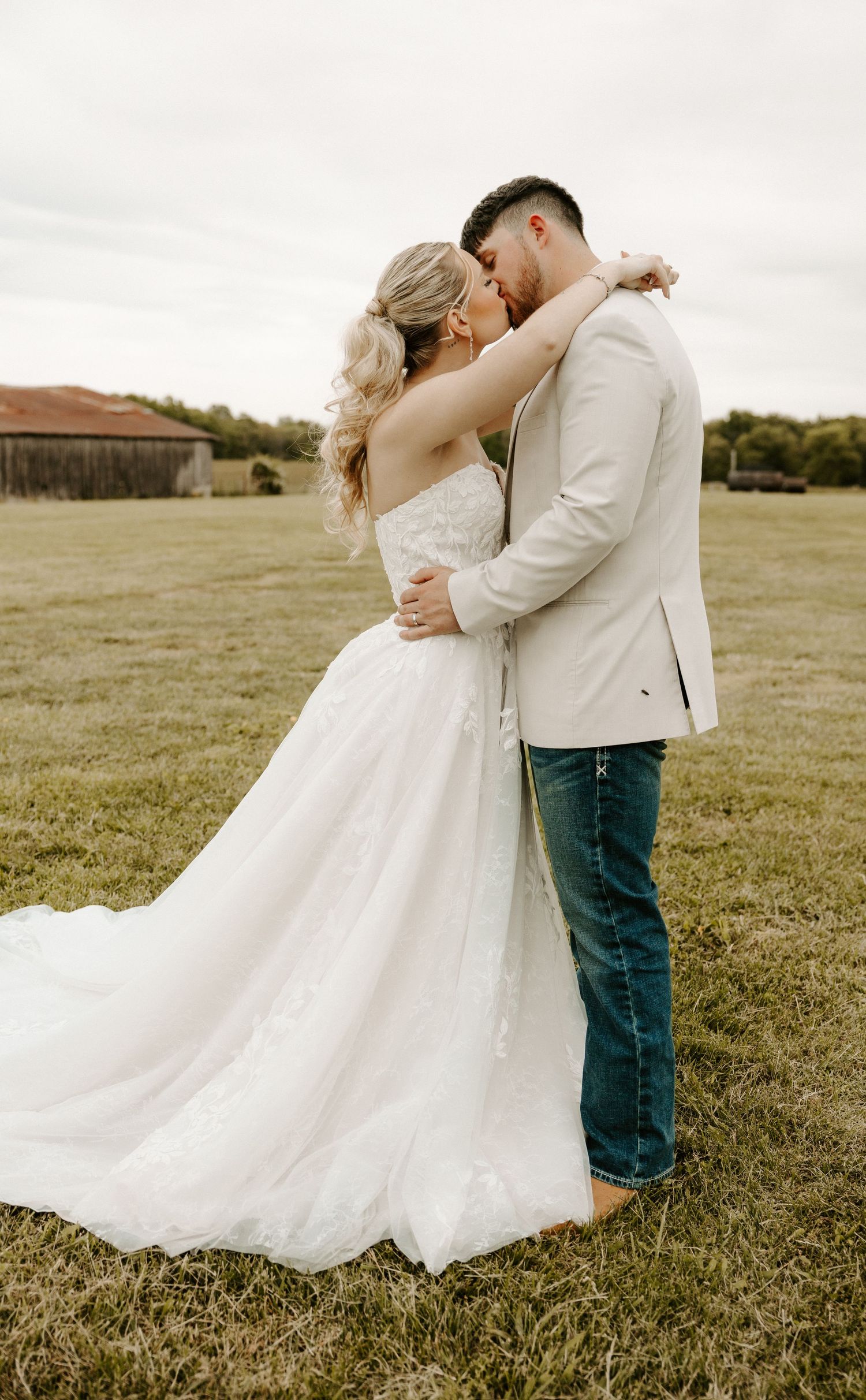 Middle Tennessee farm wedding photography