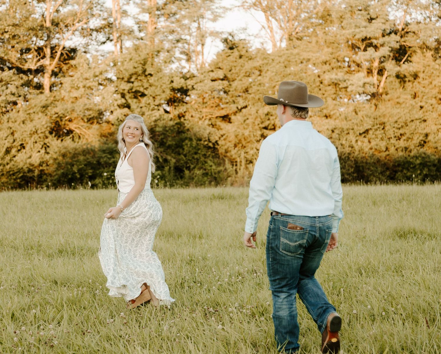 Middle Tennessee farm couple's engagement photography