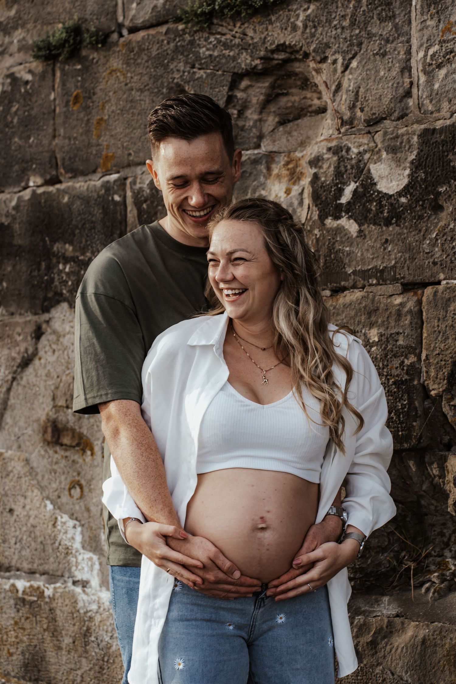 Babybauch mit Partner