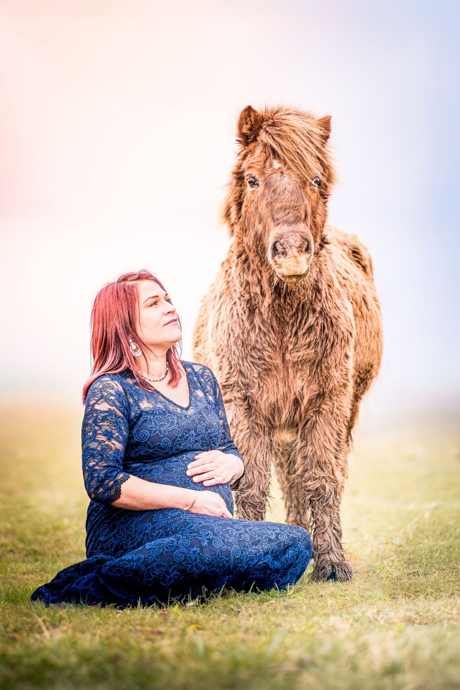 Portrait Wenaewe photographie sarthe Le Mans photographe animalier, femme enceinte, cheval, poney, séance photo grossesse extérieur, champs